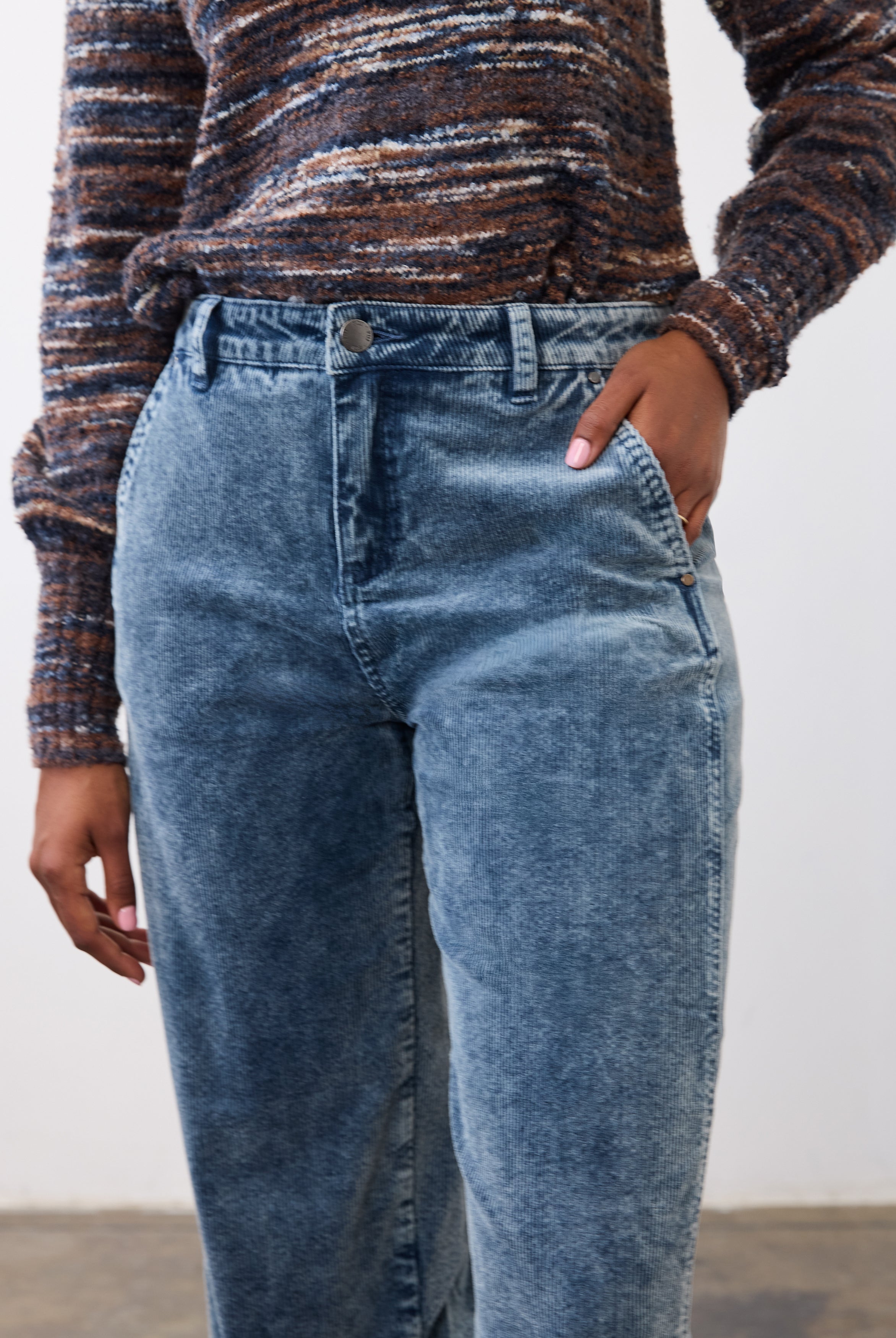 Full view of model in Suzanne pant in blueberry, displaying high-rise and comfort fit by French Dressing Jeans (FDJ)