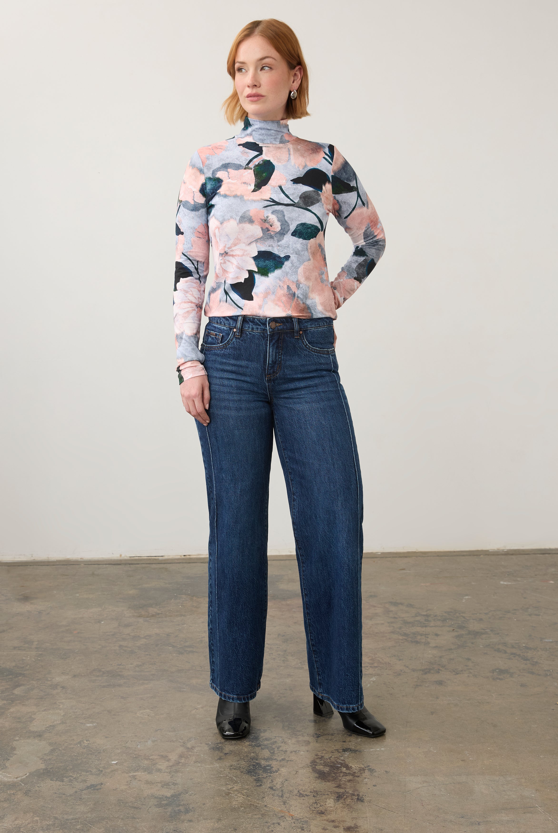 Full body view of dark wash jeans with floral top, emphasizing straight leg cut by French Dressing Jeans (FDJ) par French Dressing Jeans (FDJ)