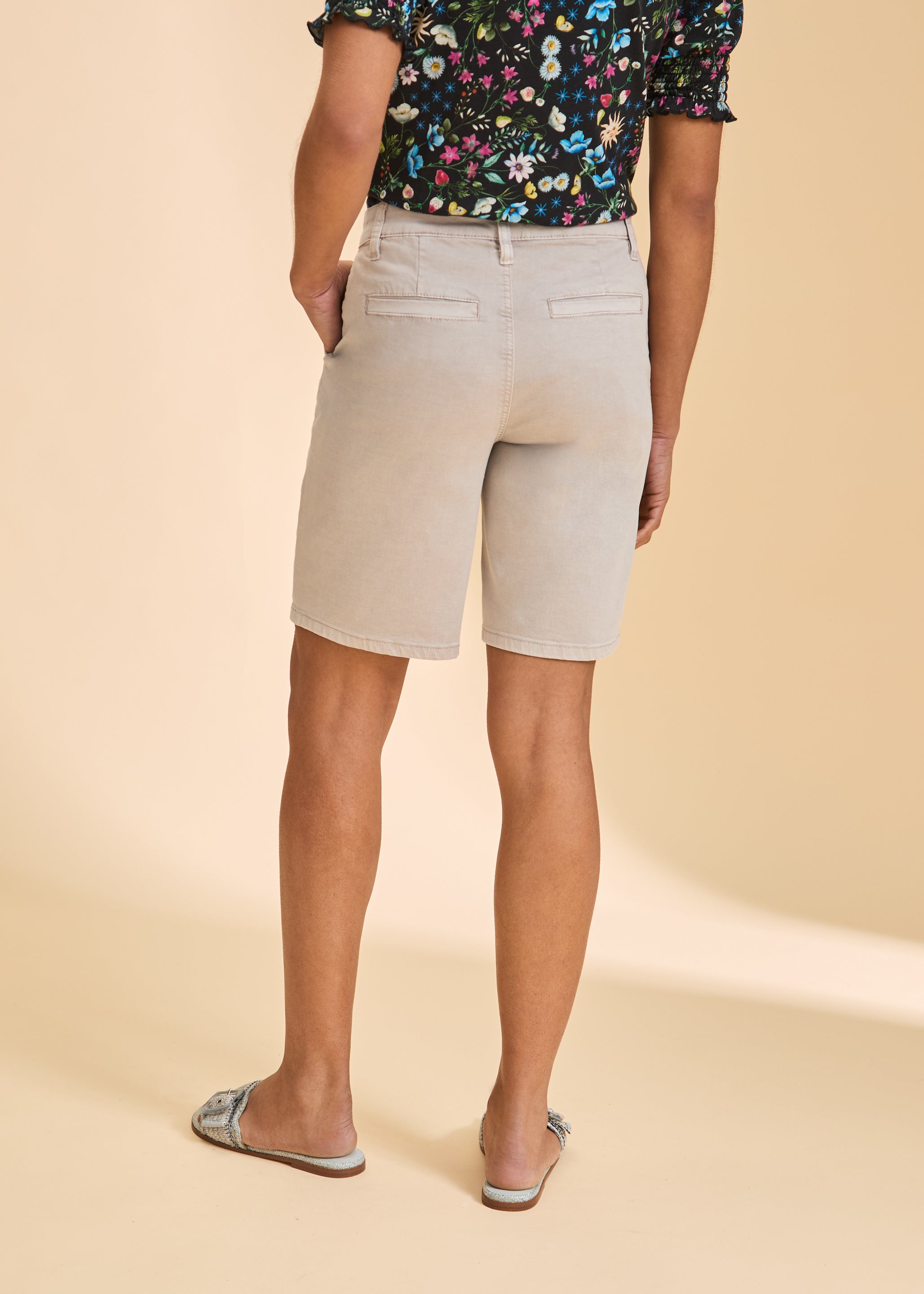 Back view of taupe Petite Suzanne shorts, showcasing classic pocket design by French Dressing Jeans (FDJ)