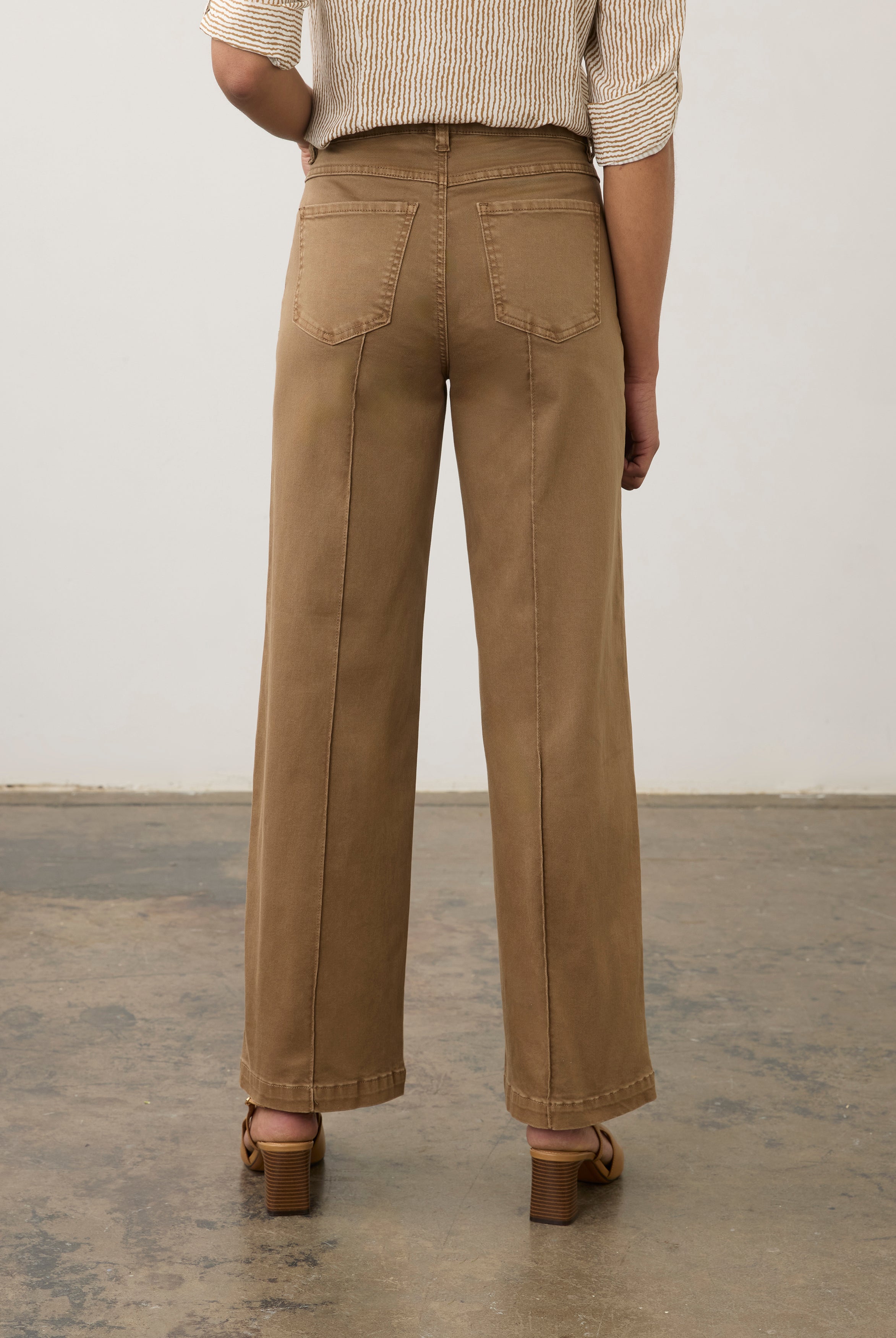 Back view of camel wide-leg denim highlighting patch pockets by French Dressing Jeans (FDJ) par French Dressing Jeans (FDJ)