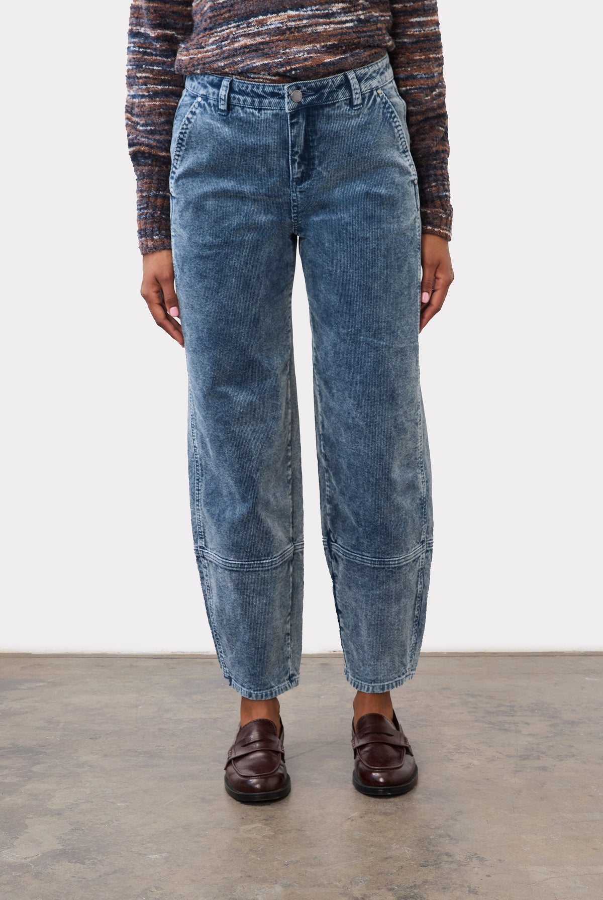Back detail of Suzanne pant in blueberry highlighting patch pockets and sleek fit by French Dressing Jeans (FDJ)