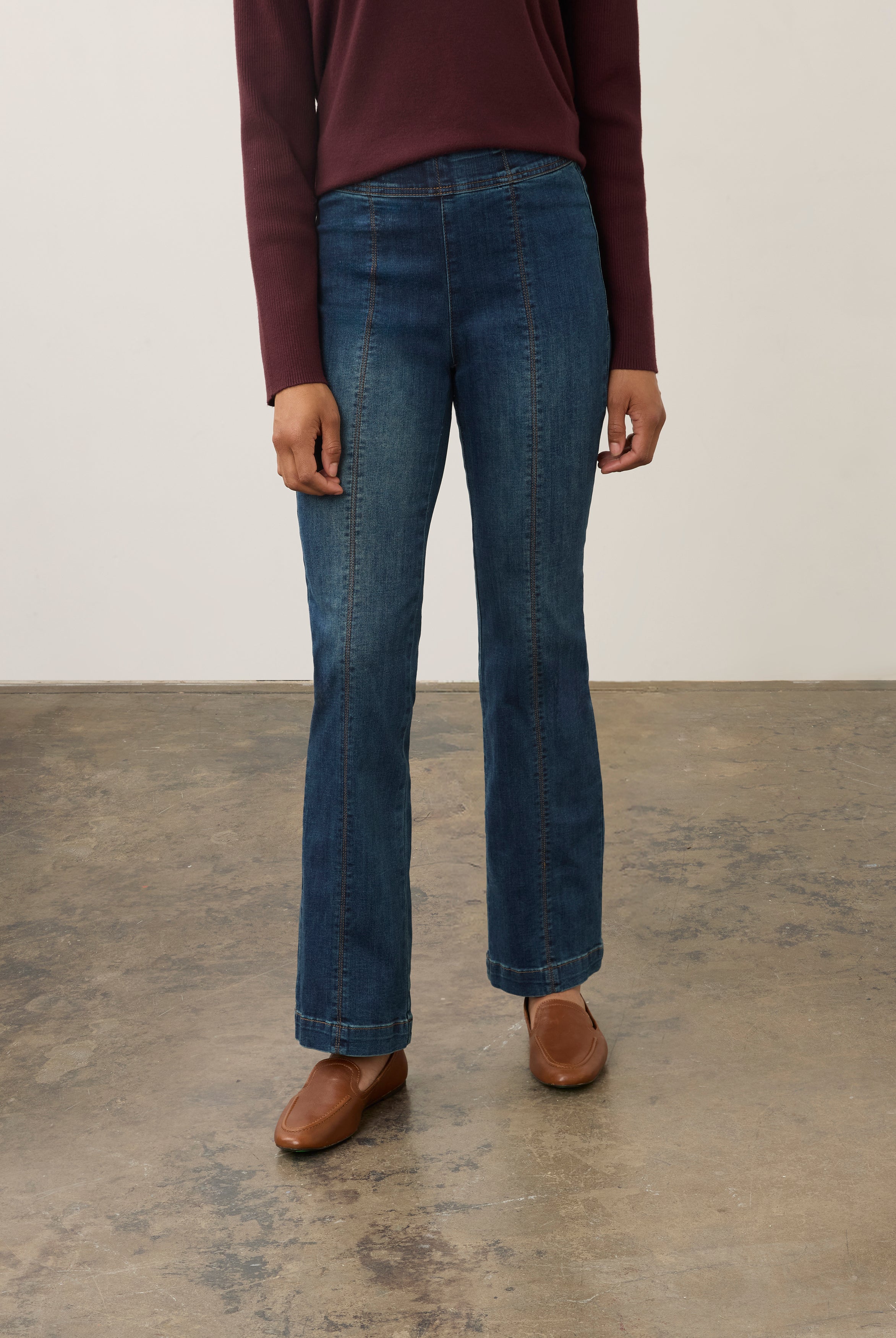 Front view of medium blue jeans featuring seamless design and straight leg by French Dressing Jeans (FDJ) par French Dressing Jeans (FDJ)