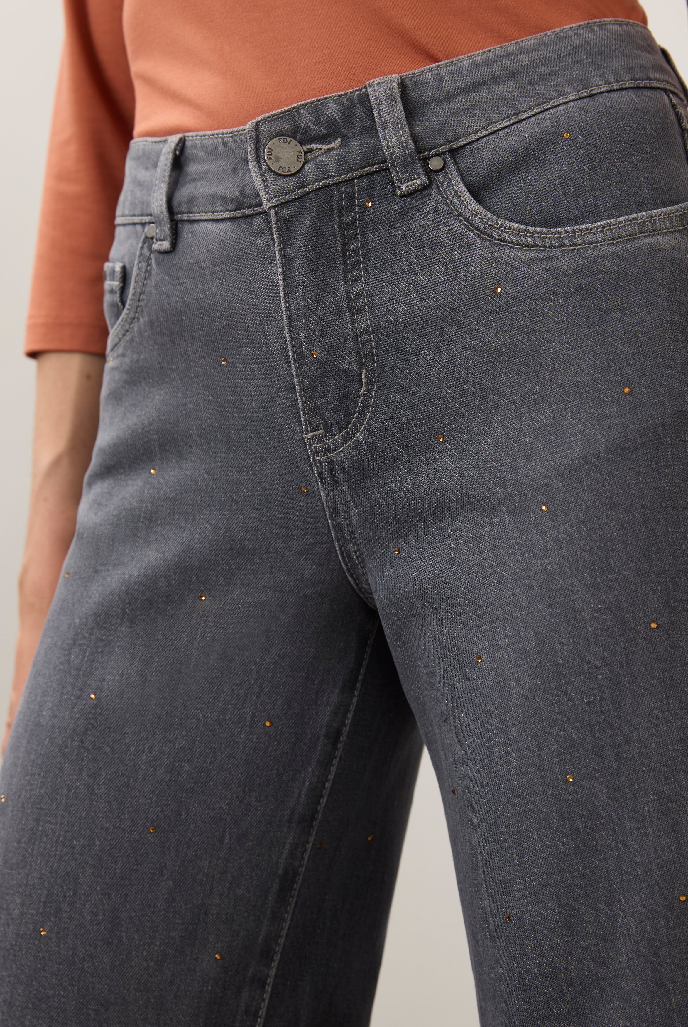 Close-up detail of button and pocket area on blue Olivia pintuck denim by French Dressing Jeans (FDJ) par French Dressing Jeans (FDJ)