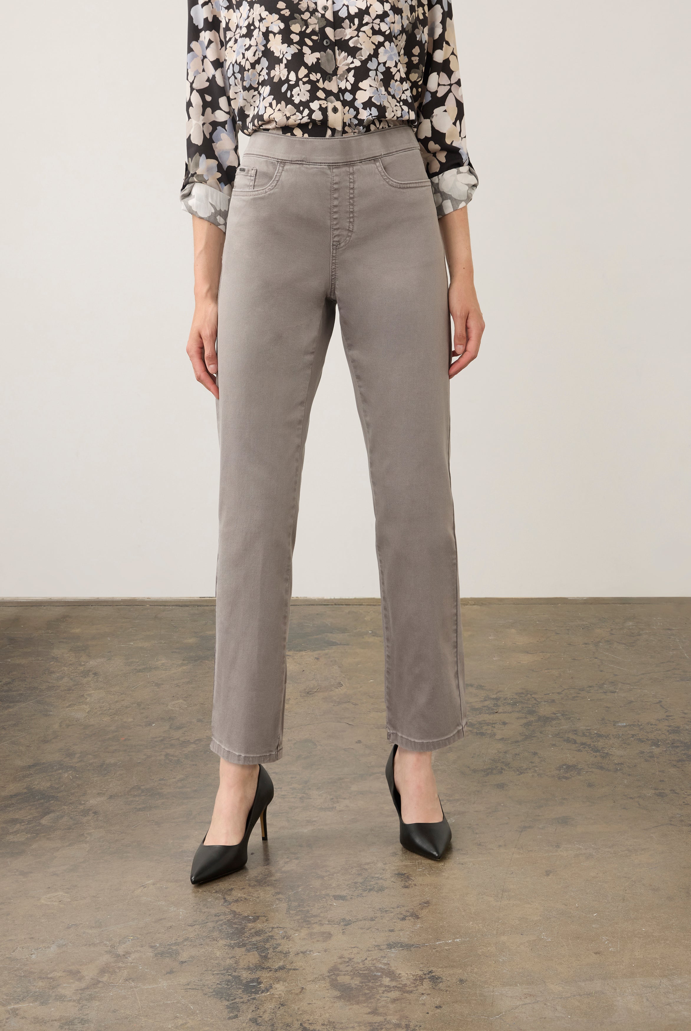 Front view of grey straight ankle denim with pull-on design and mid-rise waist by French Dressing Jeans (FDJ) par French Dressing Jeans (FDJ)