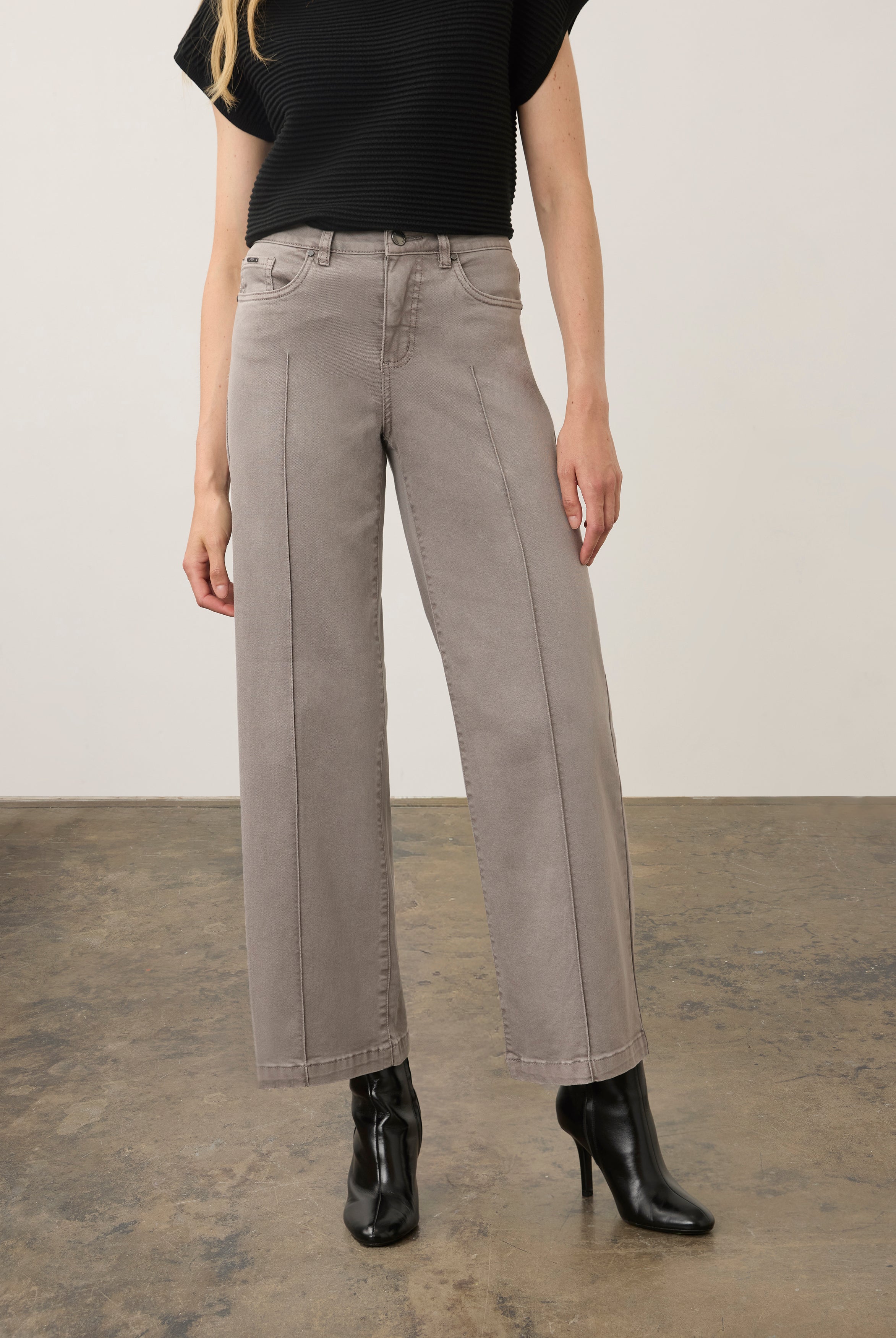 Front view of grey wide-leg denim with mid-rise waistband by French Dressing Jeans (FDJ) par French Dressing Jeans (FDJ)