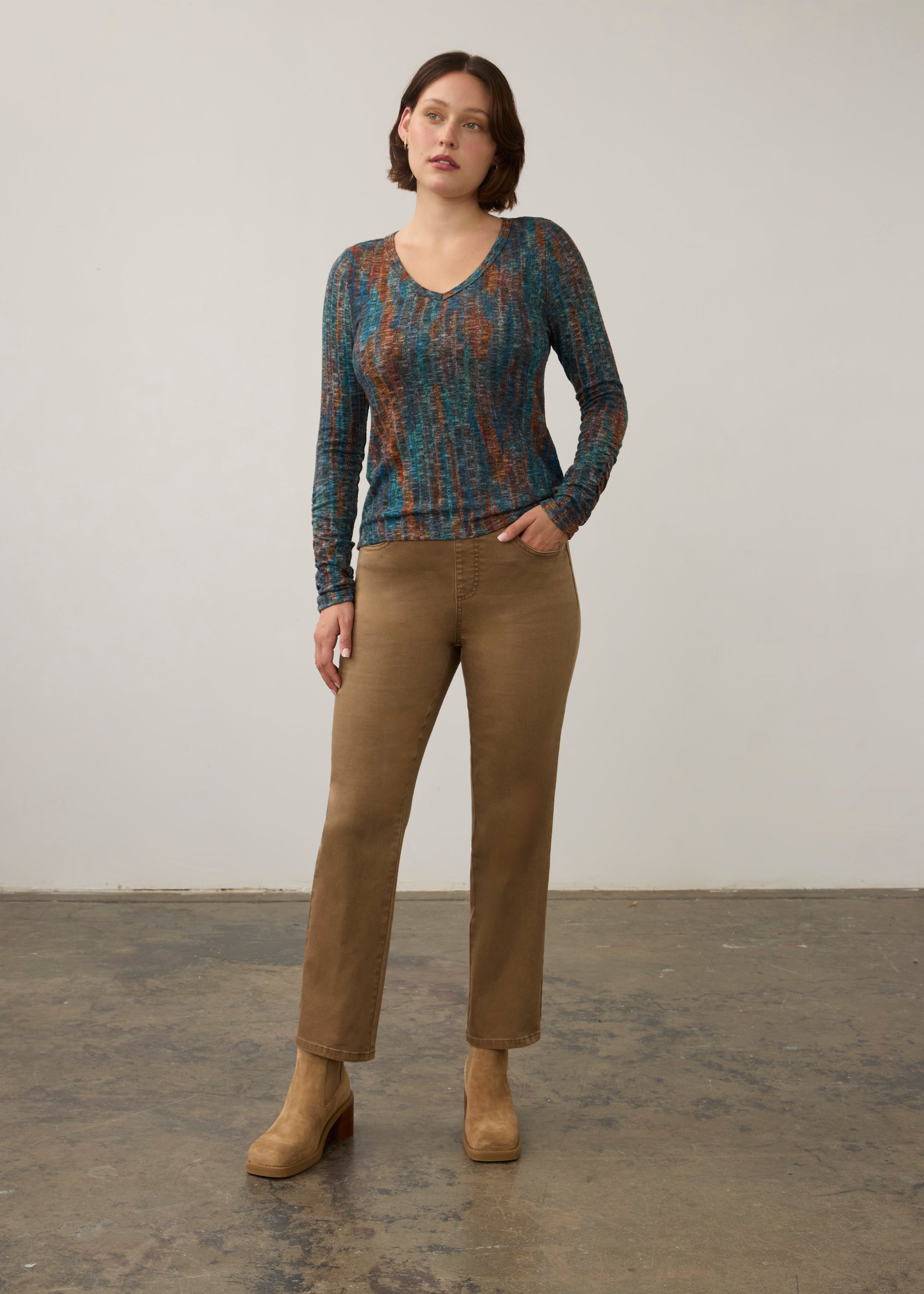 Full view of camel straight ankle denim paired with multicolor top by French Dressing Jeans (FDJ) par French Dressing Jeans (FDJ)