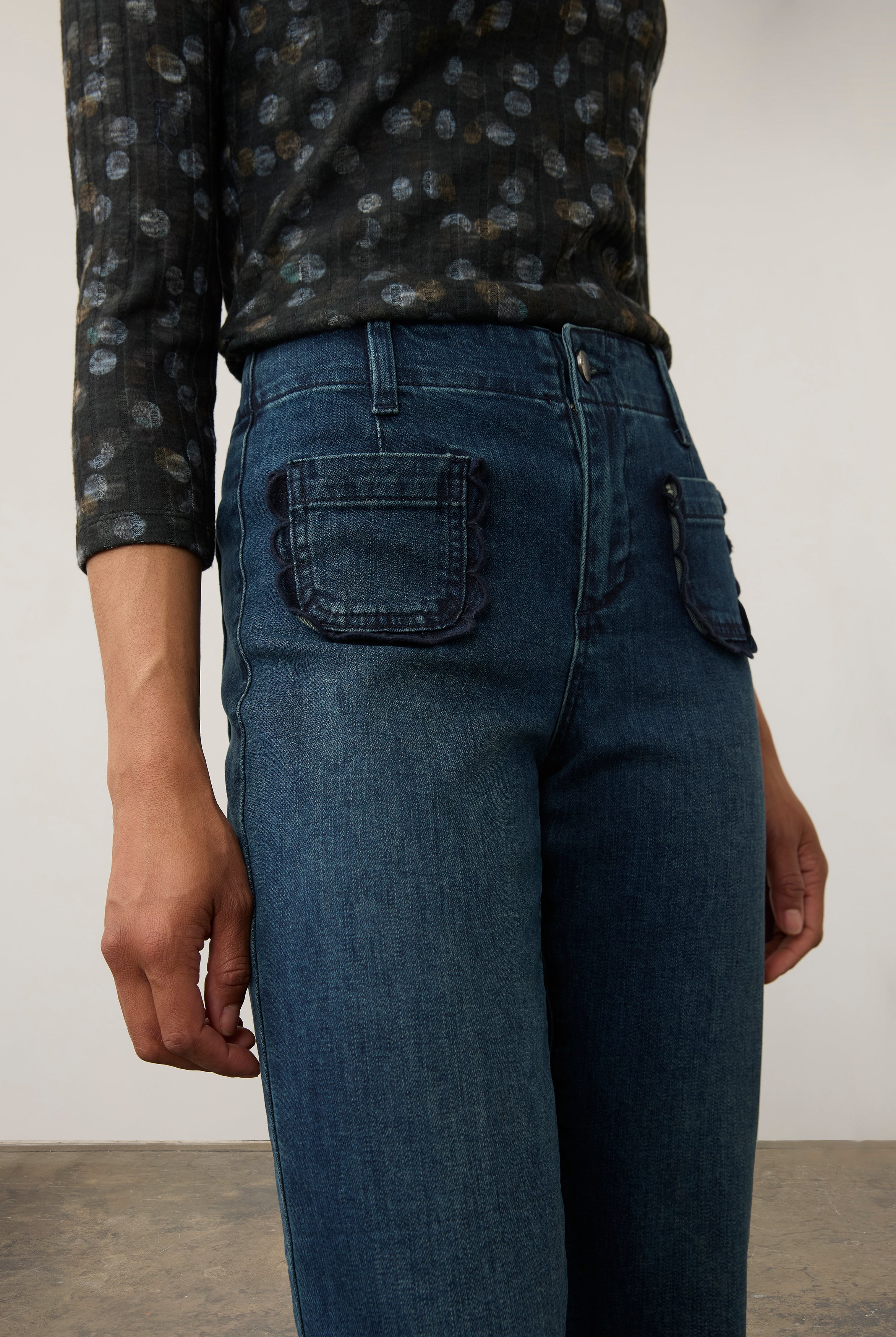 Close-up view of front patch pockets on dark wash denim pants highlighting pocket detail by French Dressing Jeans (FDJ) par French Dressing Jeans (FDJ)