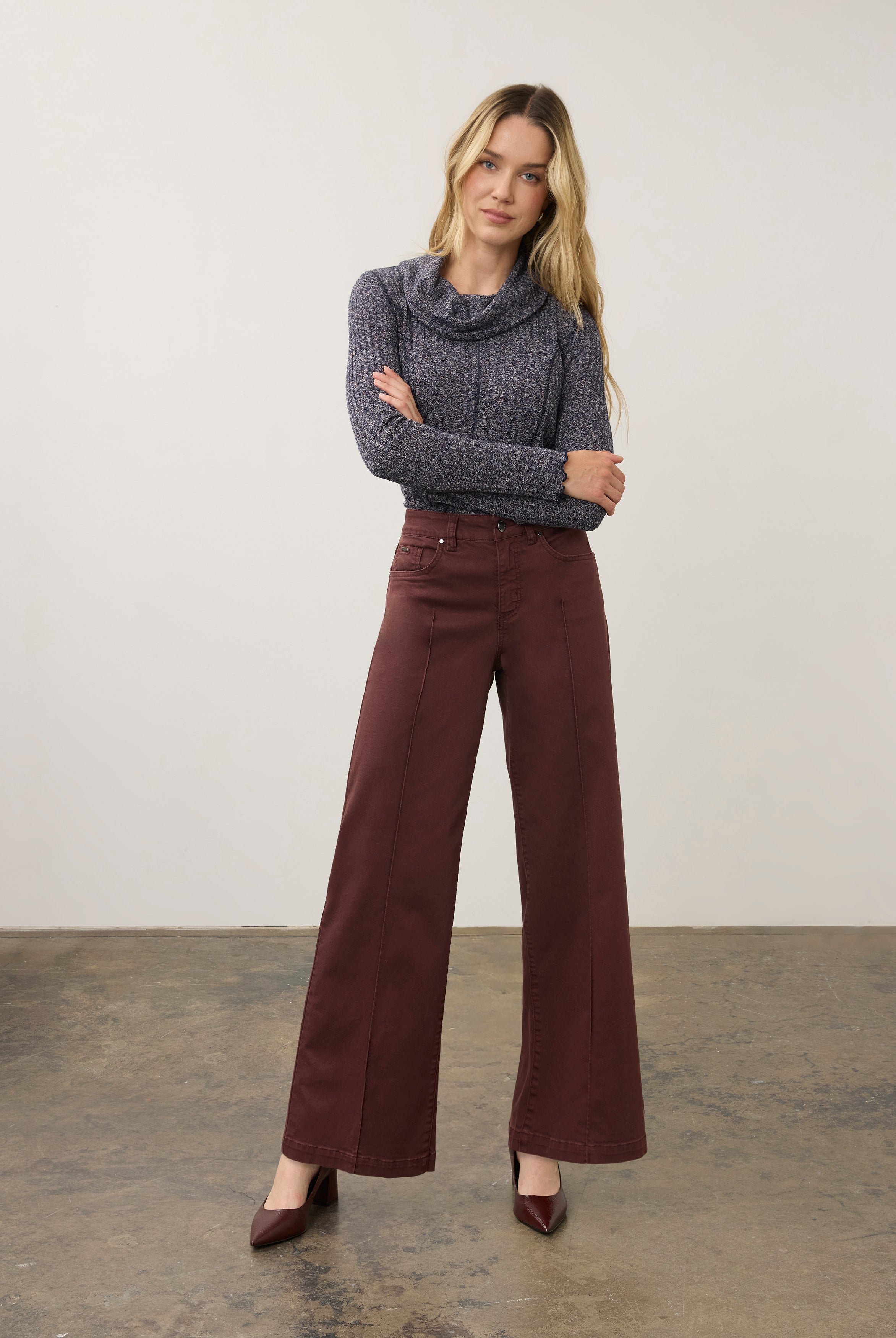 Full view of burgundy wide-leg denim paired with grey sweater by French Dressing Jeans (FDJ) par French Dressing Jeans (FDJ)