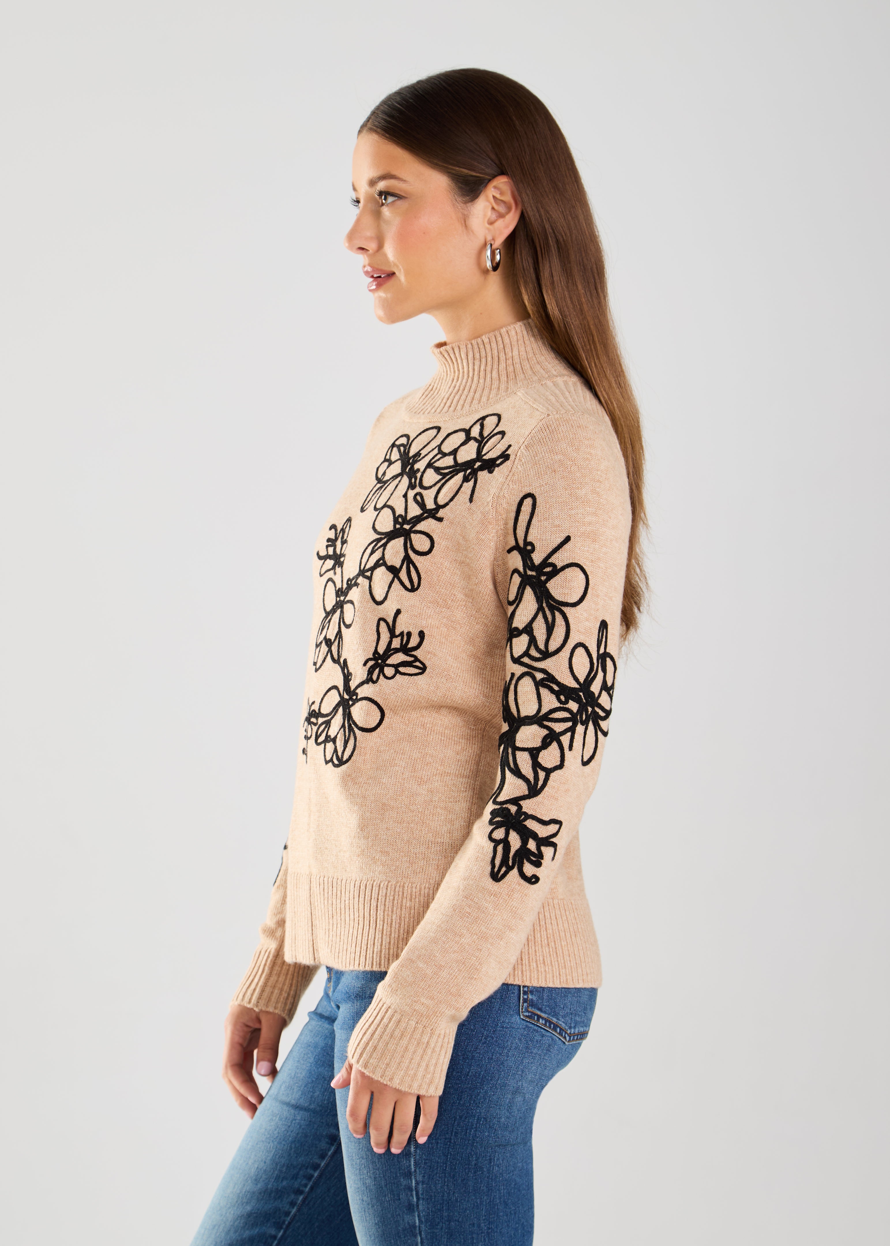 LONG SLEEVE EMBROIDERED SWEATER