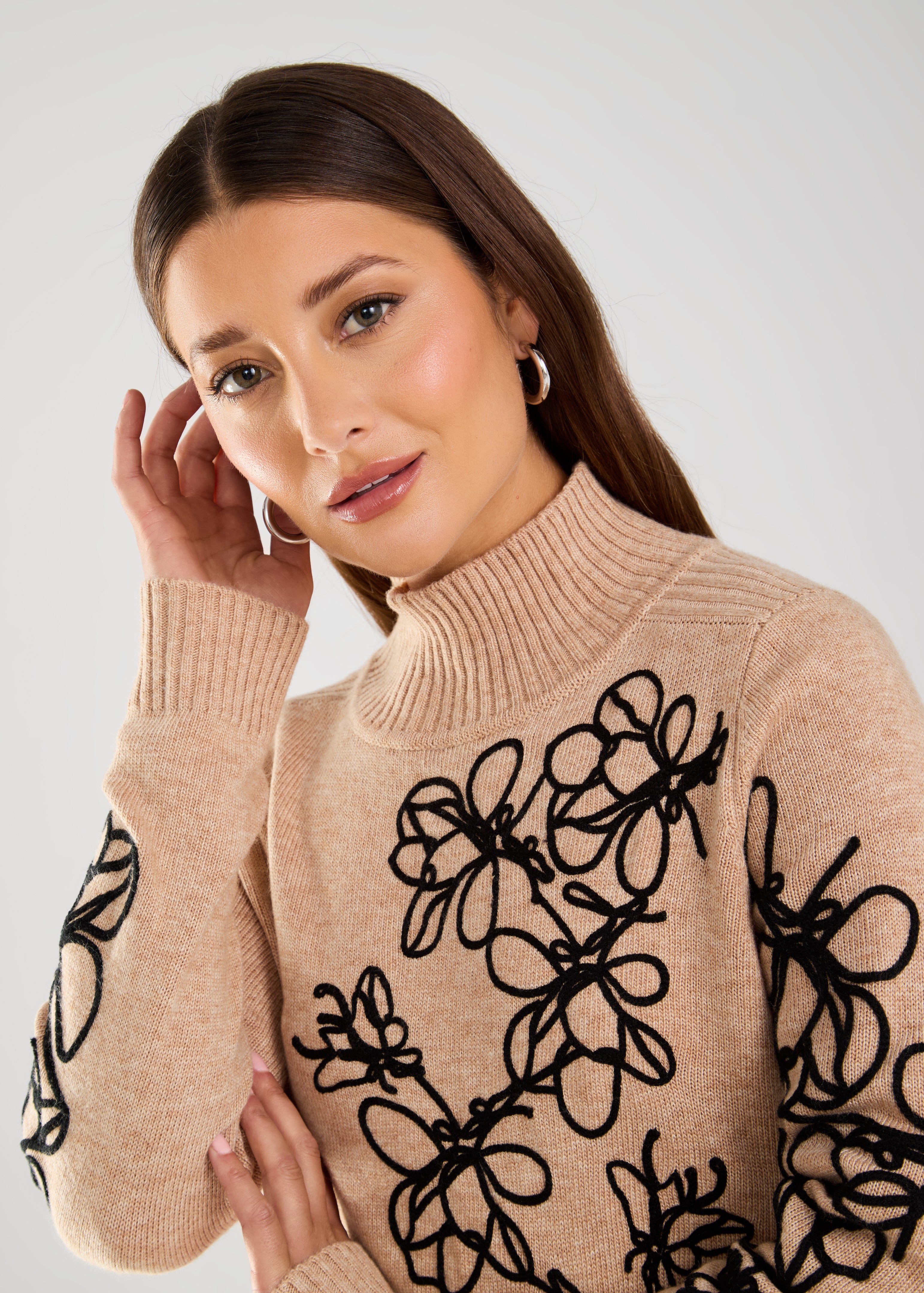 LONG SLEEVE EMBROIDERED SWEATER