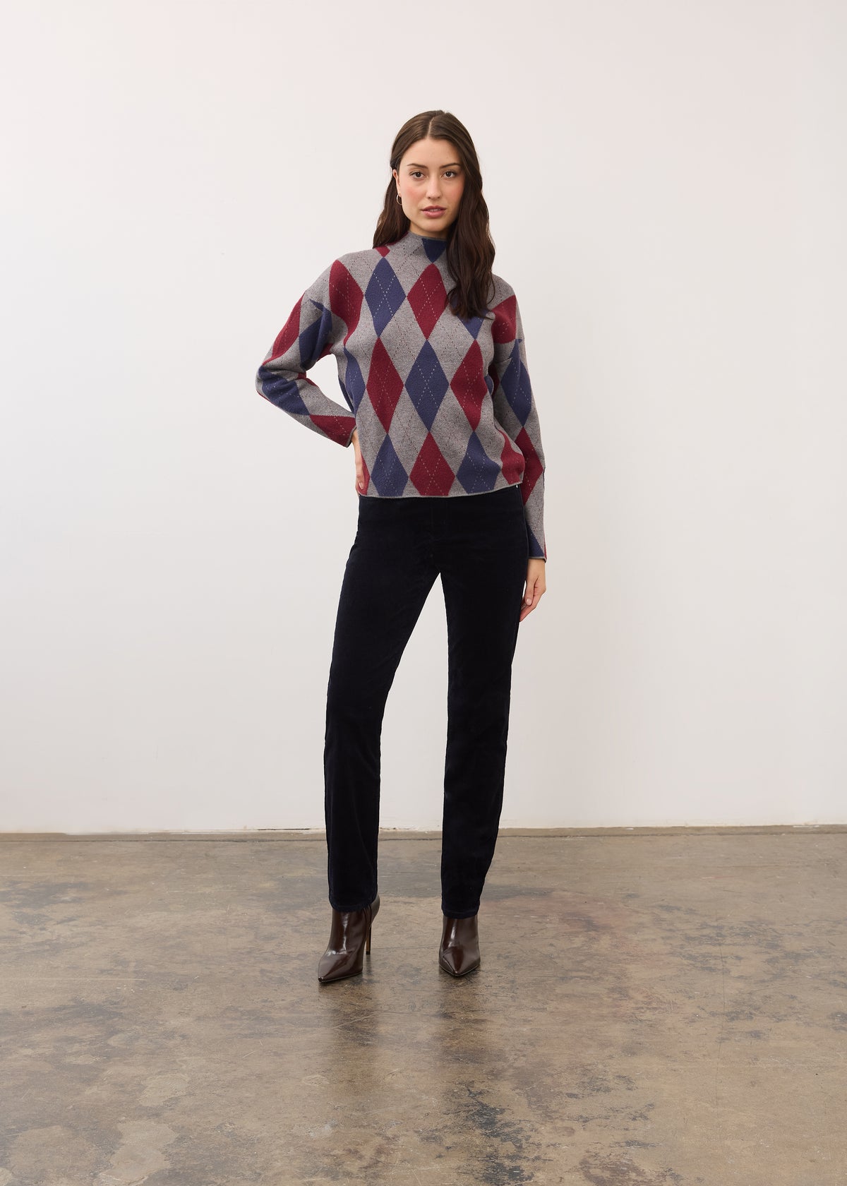Full view of model wearing blueberry Suzanne straight leg pant, showcasing fit and high-rise by French Dressing Jeans (FDJ)