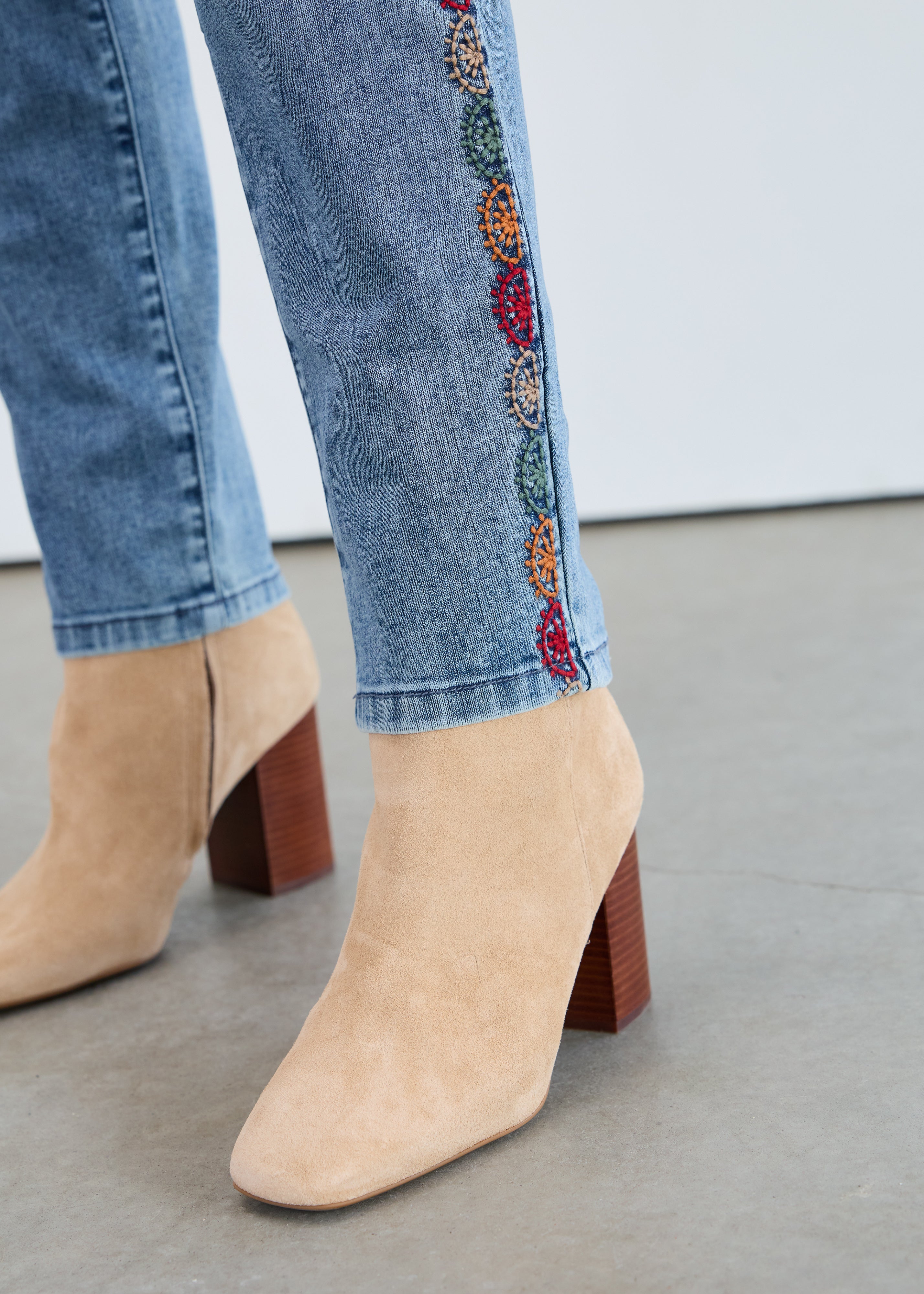 pull-on pencil ankle