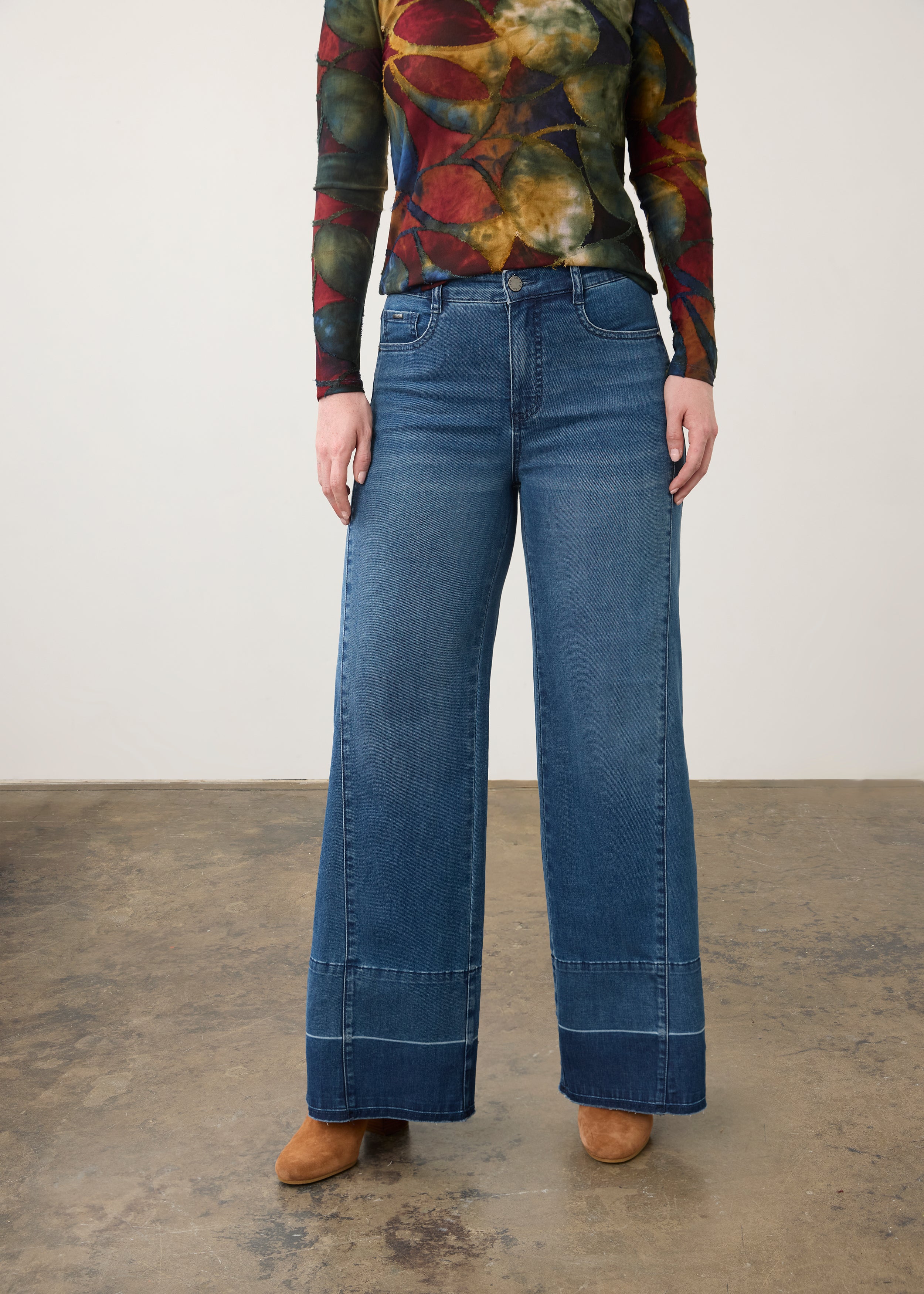 Front view of wide-leg dark wash jeans with artistic top, showing front pockets by French Dressing Jeans (FDJ) par French Dressing Jeans (FDJ)