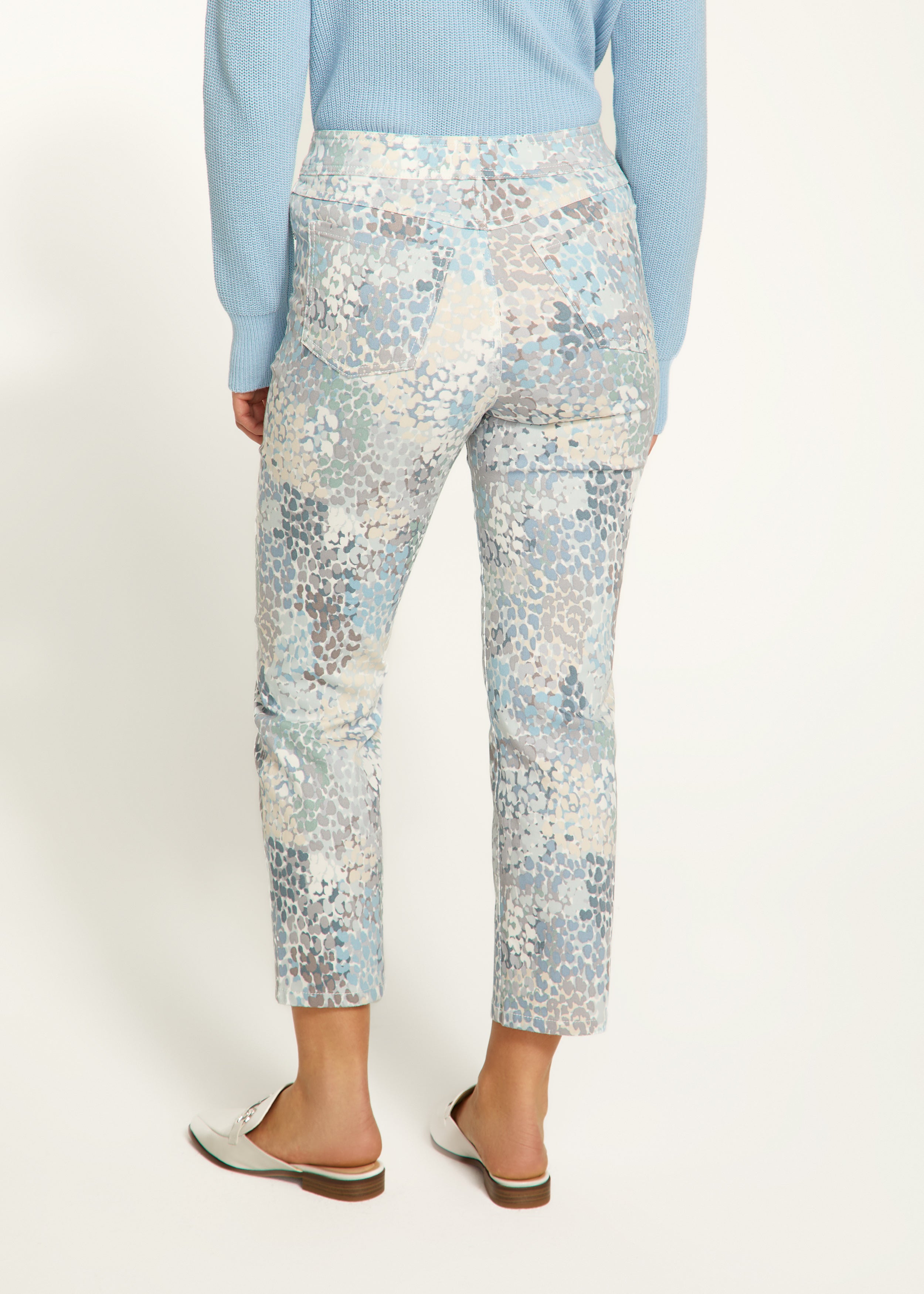 Pull-on straight crop