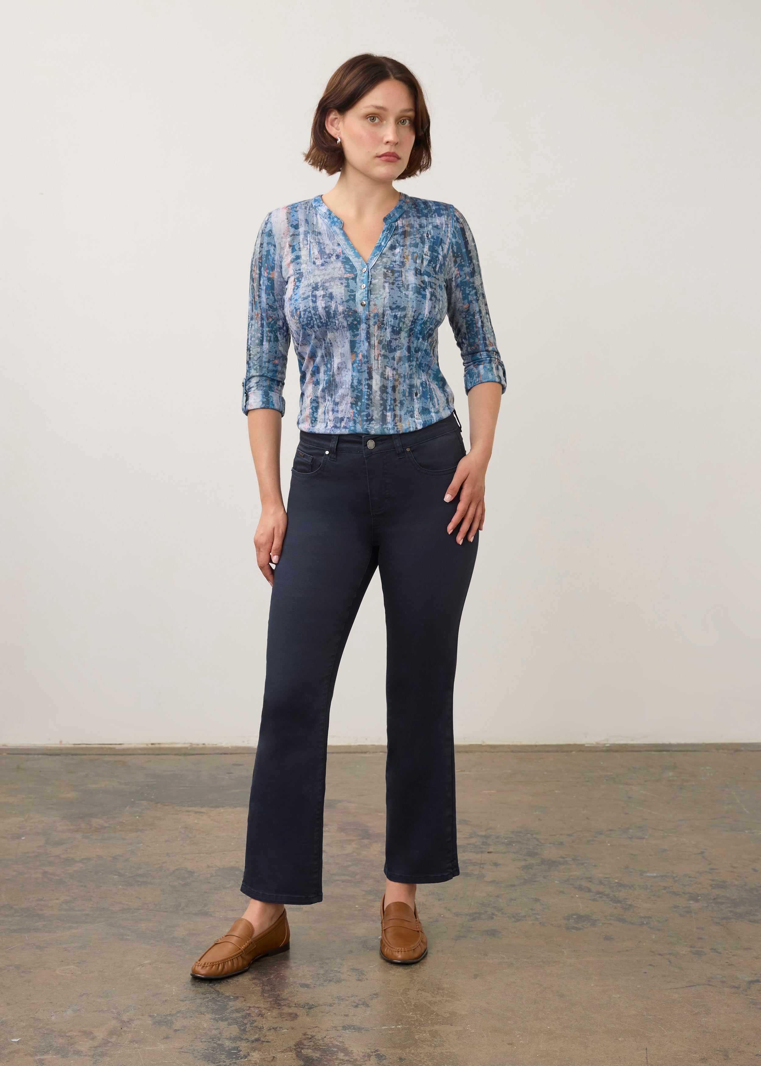 Full view of blueberry straight ankle denim paired with patterned blouse by French Dressing Jeans (FDJ) par French Dressing Jeans (FDJ)