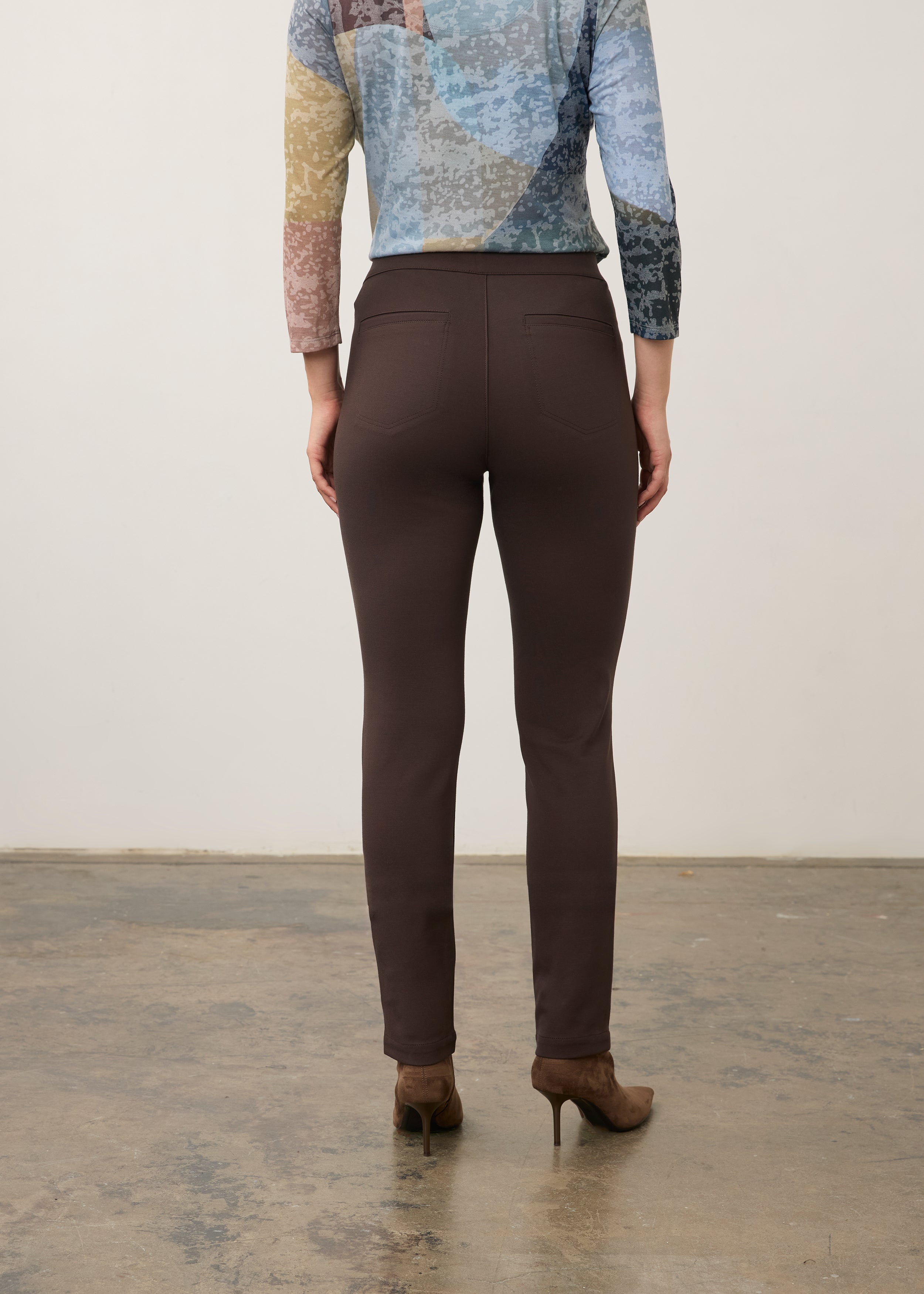 Back view of brown fitted pants showcasing back patch pockets and clean lines by French Dressing Jeans (FDJ) par French Dressing Jeans (FDJ)