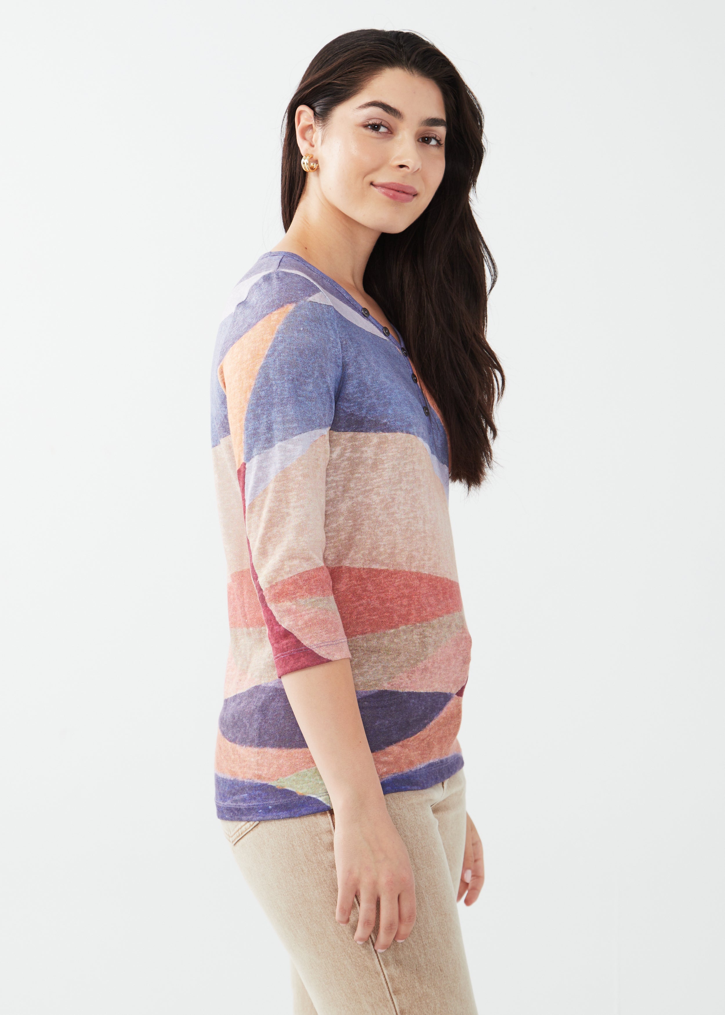 printed 3-4 sleeve v neck top w-buttons