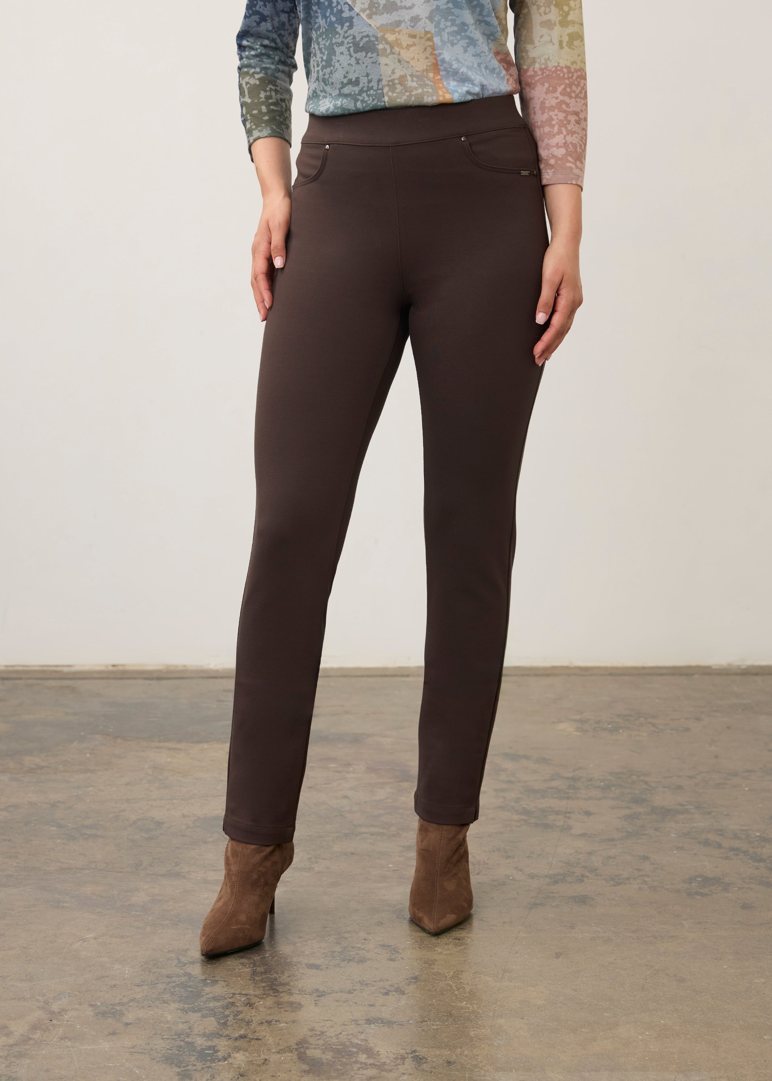 Front view of brown fitted pants with a smooth waistband and no front pockets by French Dressing Jeans (FDJ) par French Dressing Jeans (FDJ)