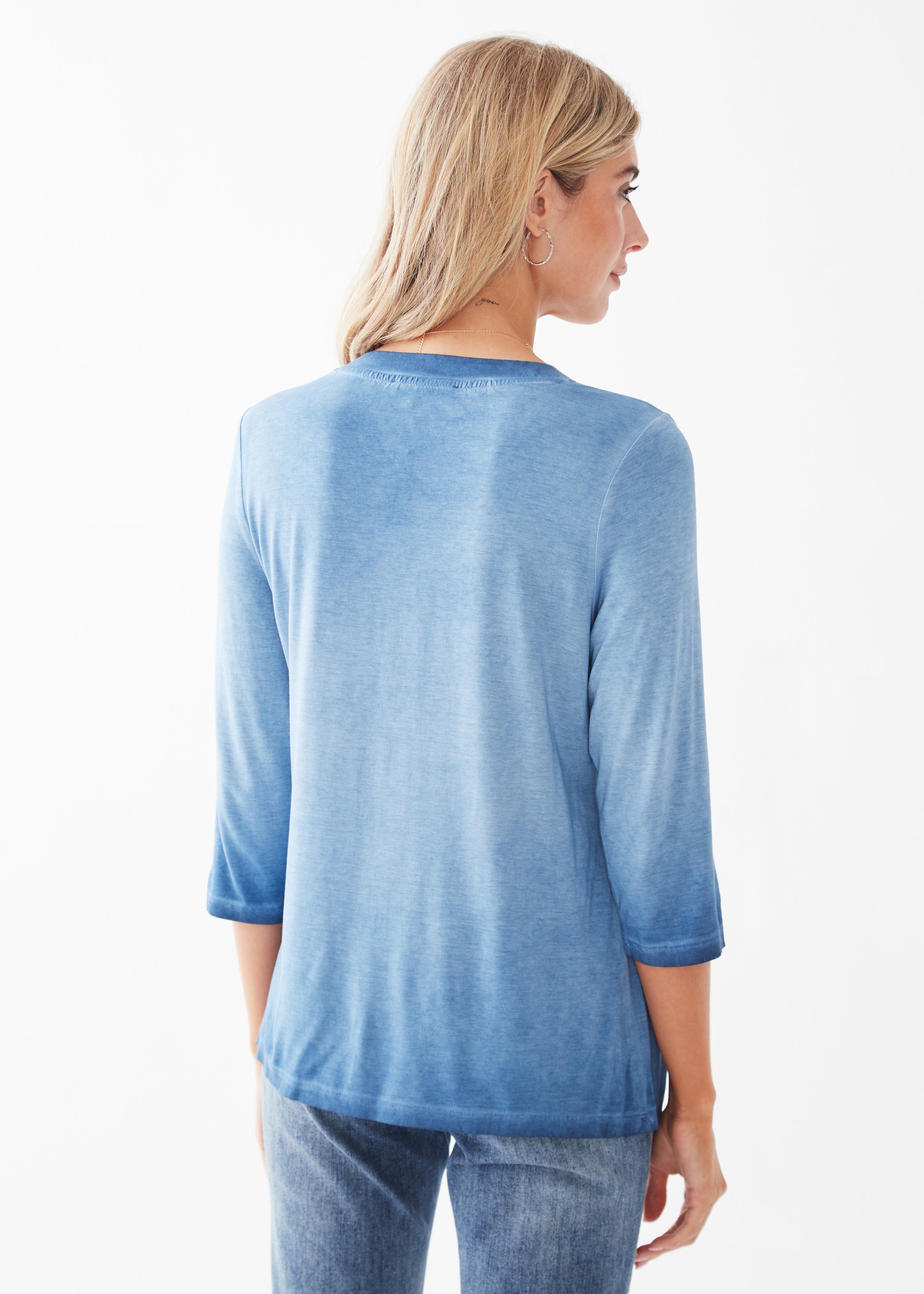 3-4 SLEEVE V NECK GARMENT DYE TOP