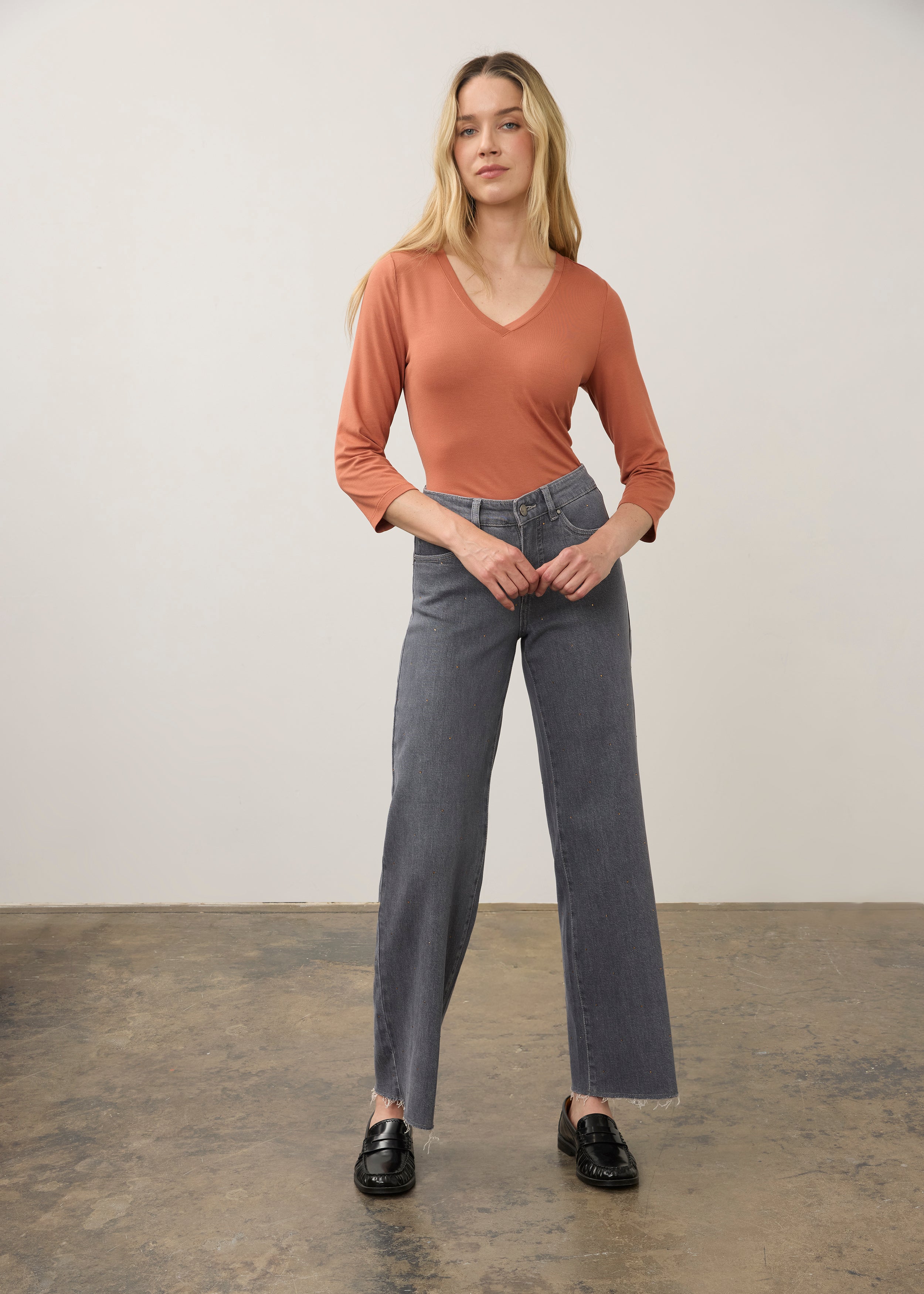 Full view of blue Olivia wide-leg denim highlighting mid-rise waist by French Dressing Jeans (FDJ) par French Dressing Jeans (FDJ)