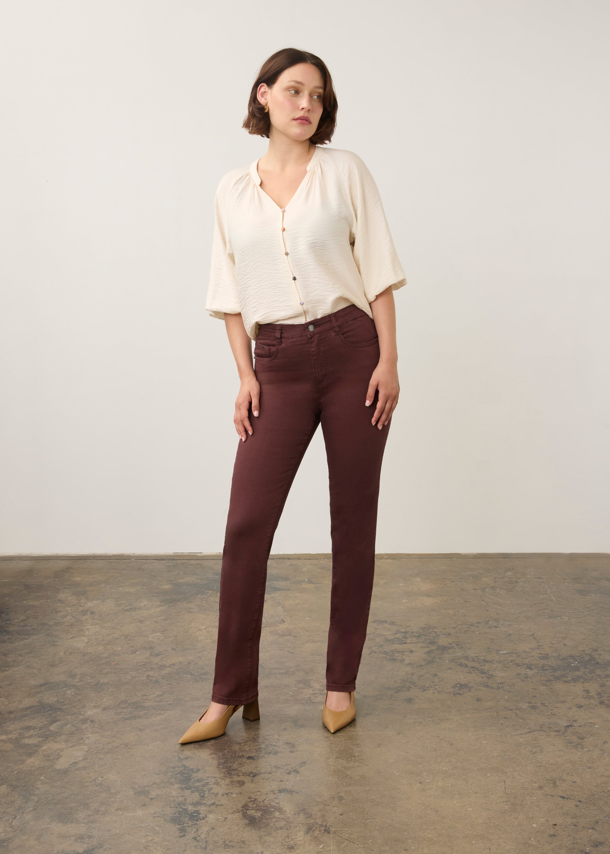 Full view of burgundy straight ankle denim paired with cream blouse by French Dressing Jeans (FDJ) par French Dressing Jeans (FDJ)