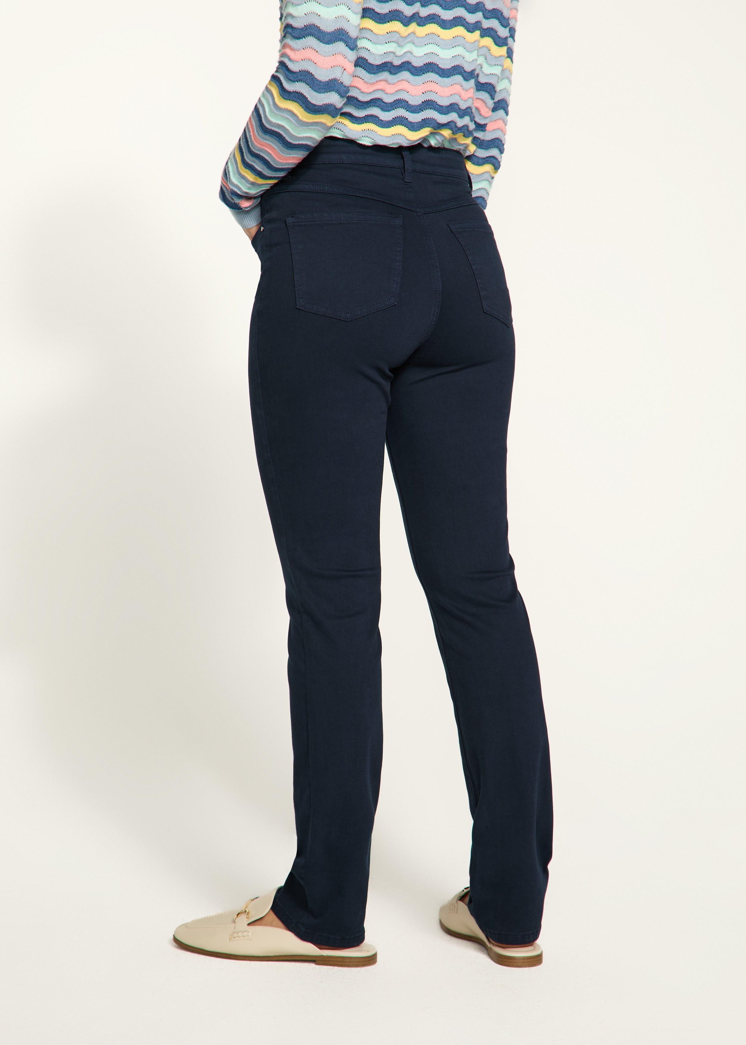 Suzanne straight leg