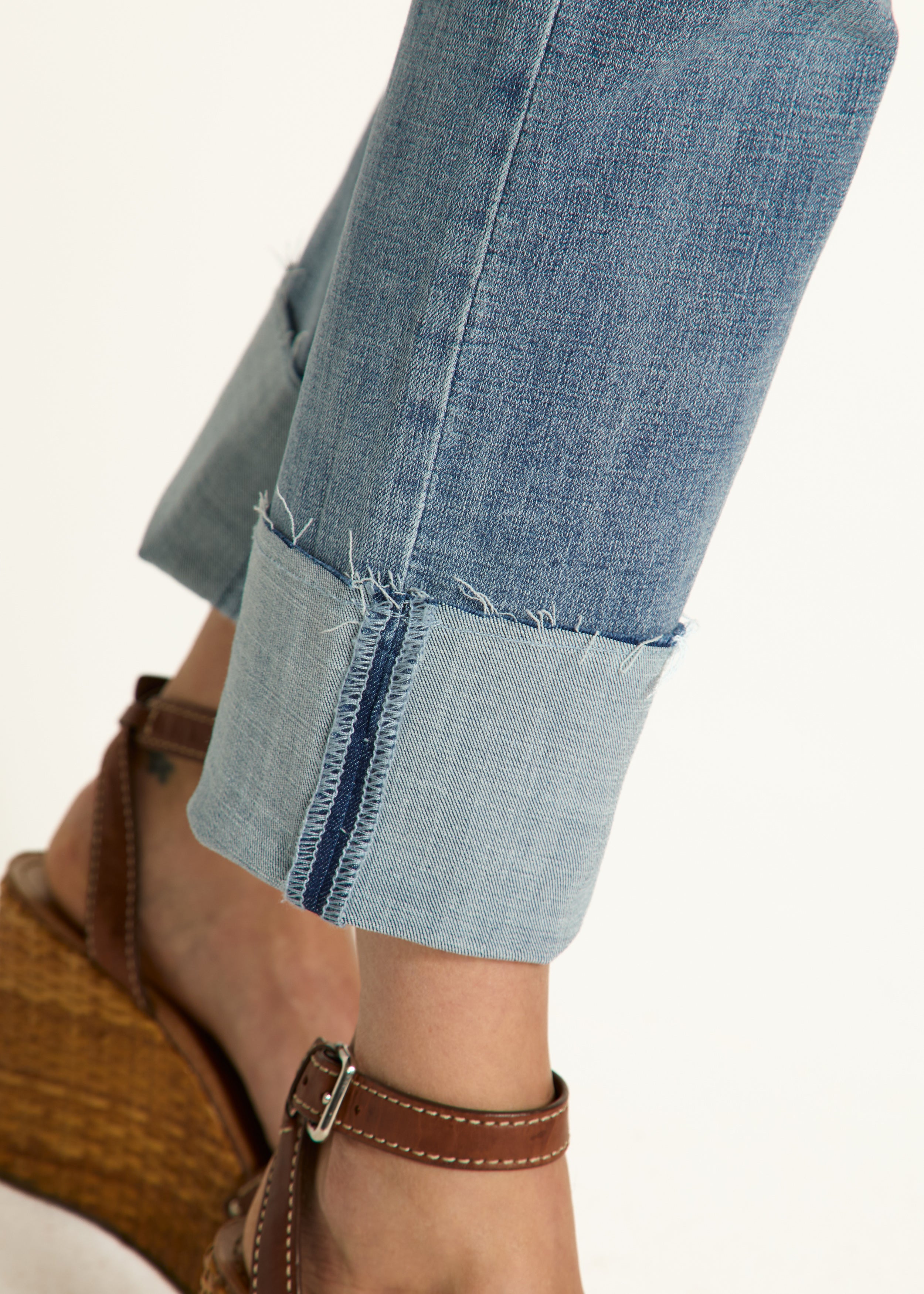 Suzanne straight crop