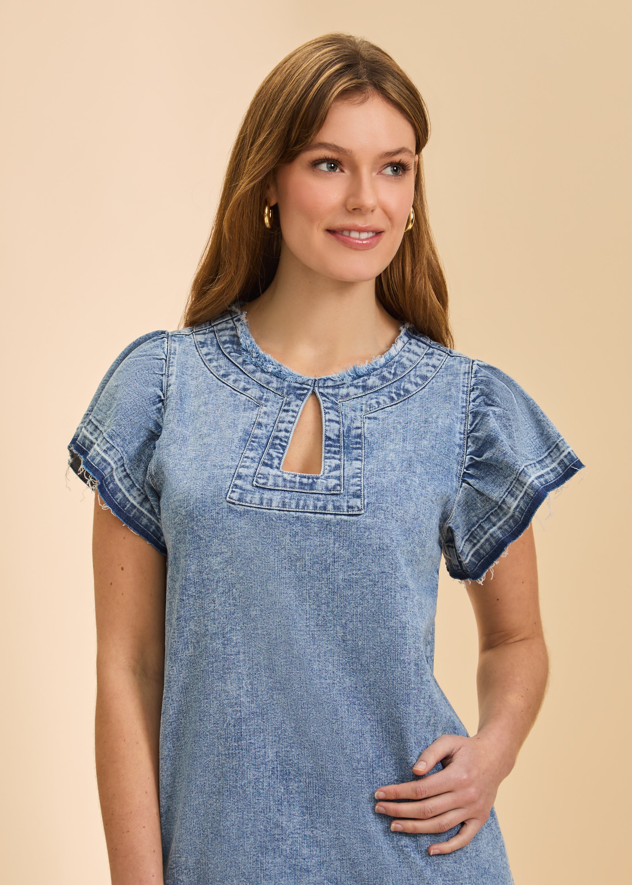 Close-up of chambray shift dress highlighting keyhole neckline and sleeve details in snow wash by French Dressing Jeans (FDJ)