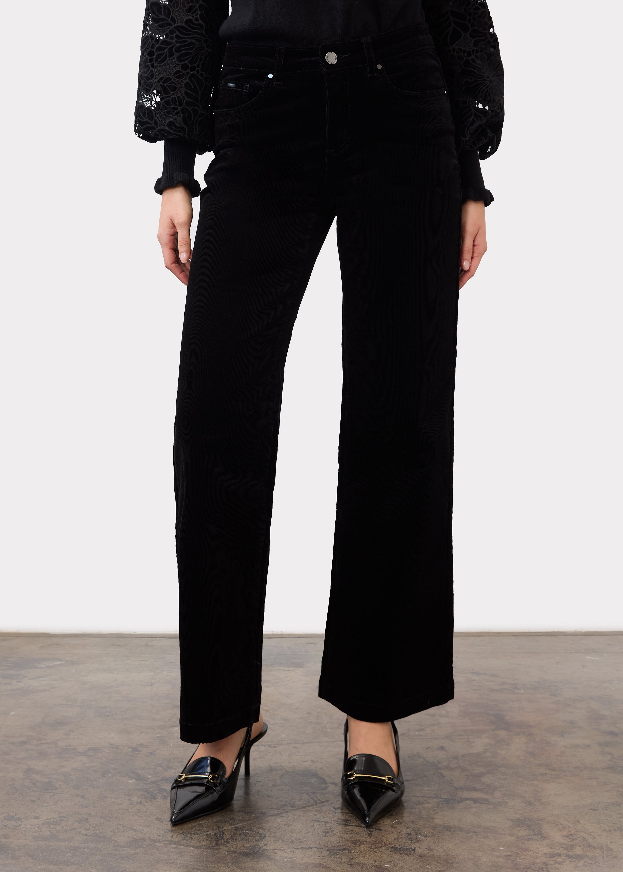 Front view of black Olivia wide leg pants showing mid-rise and front pockets by French Dressing Jeans (FDJ)