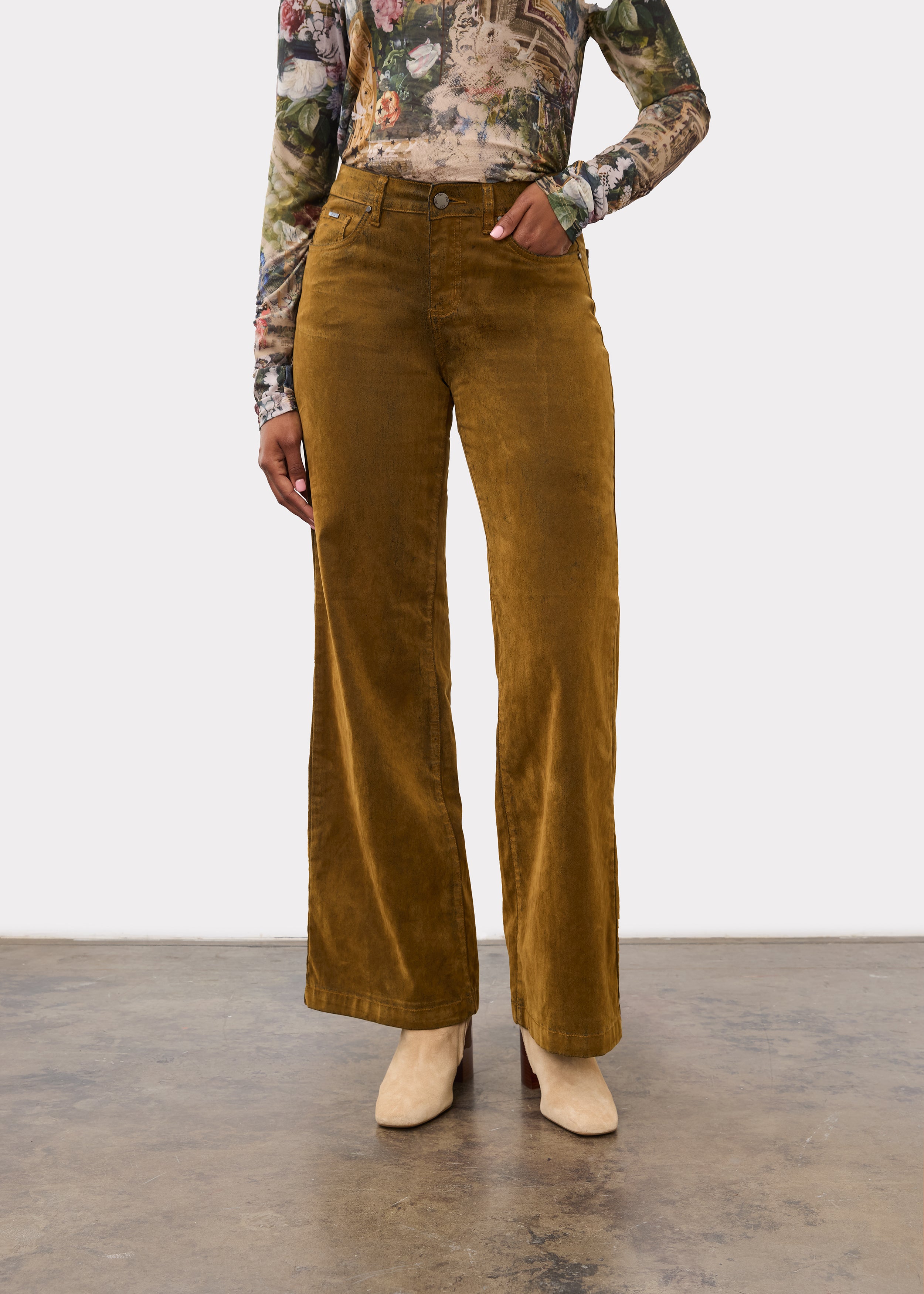 Front view of Olivia wide leg denim in brass with front slash pockets by French Dressing Jeans (FDJ)