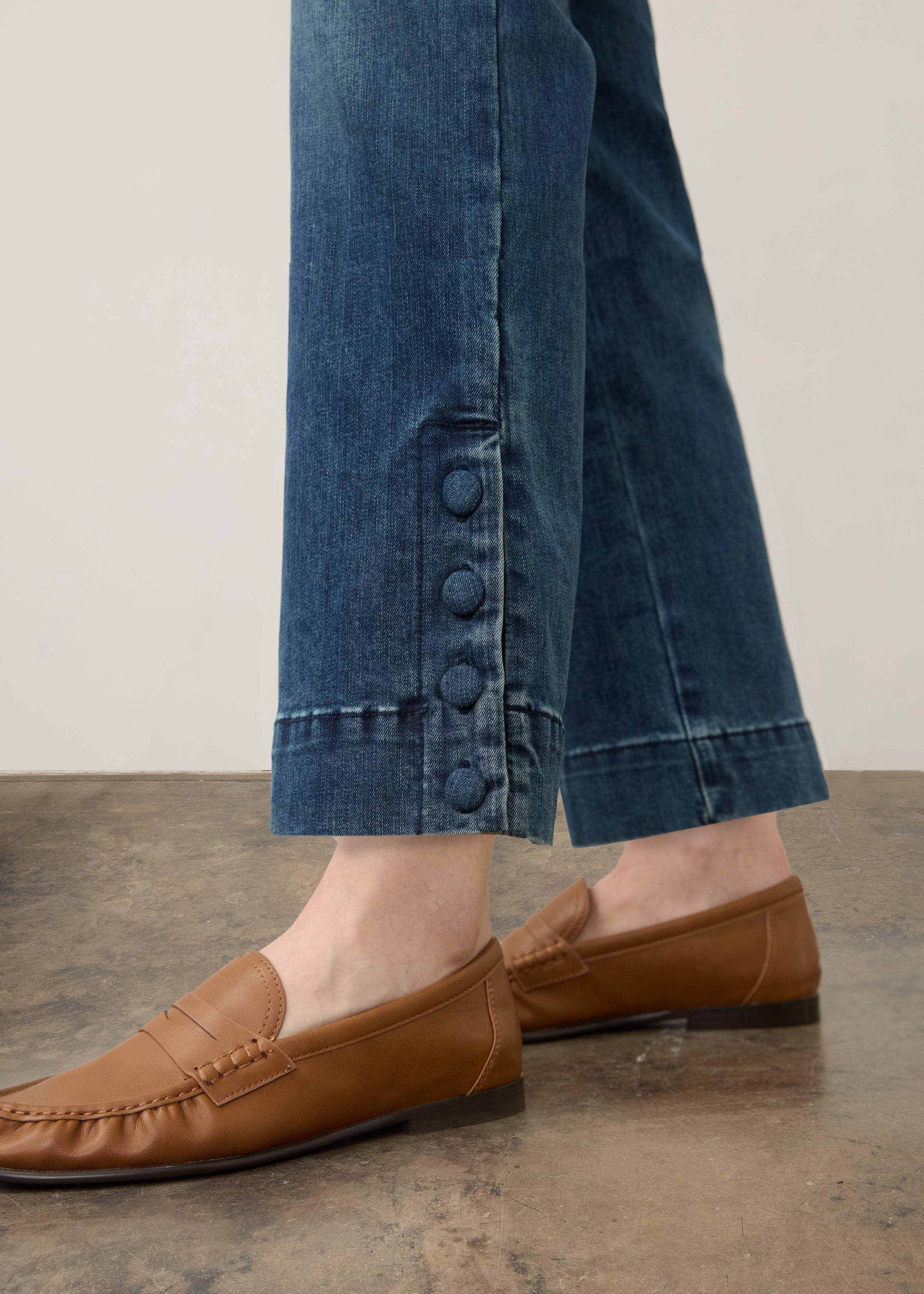 Close-up of medium blue Olivia denim featuring buttoned slit cuffs by French Dressing Jeans (FDJ)