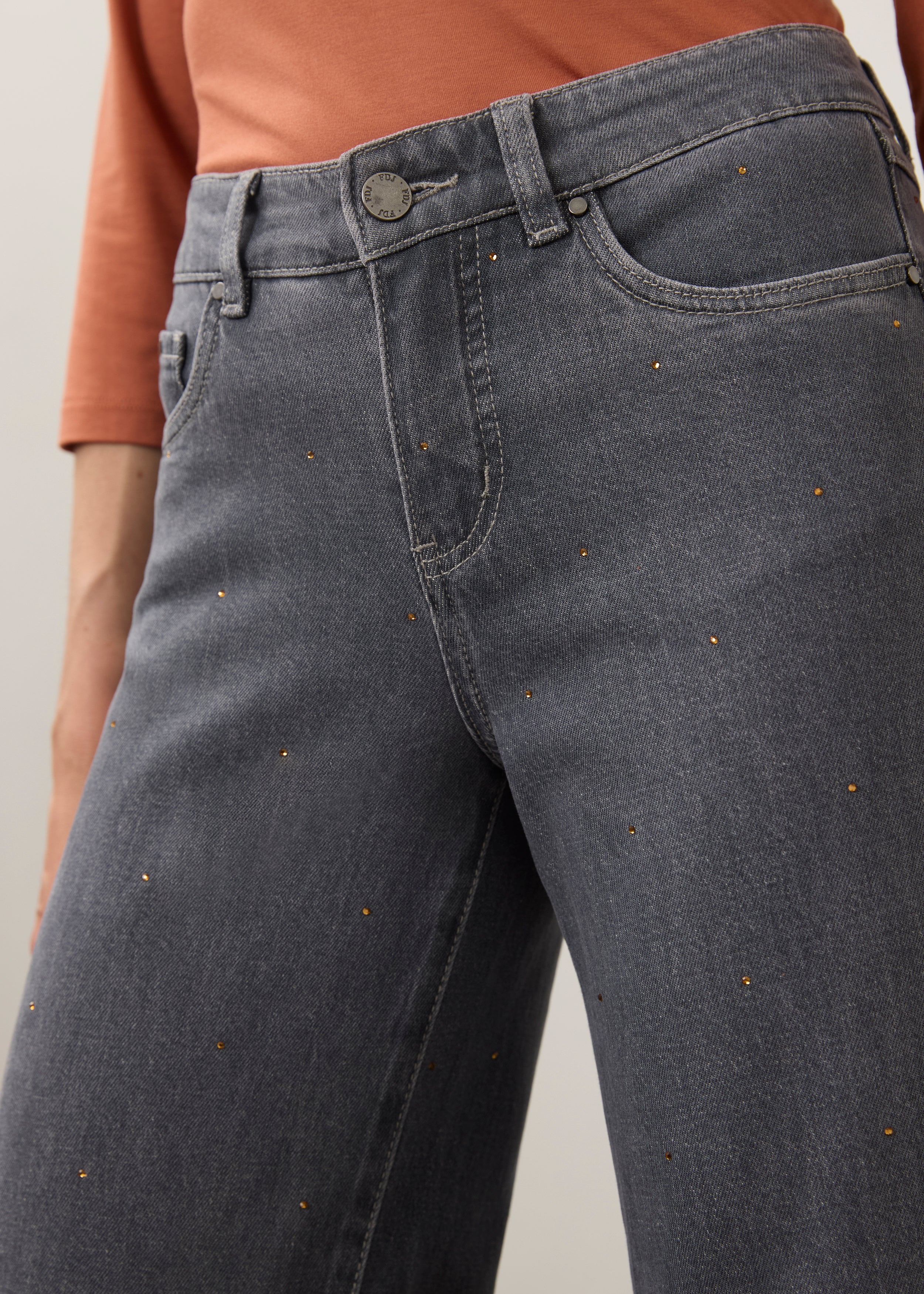 Close-up detail of button and pocket area on blue Olivia pintuck denim by French Dressing Jeans (FDJ) par French Dressing Jeans (FDJ)