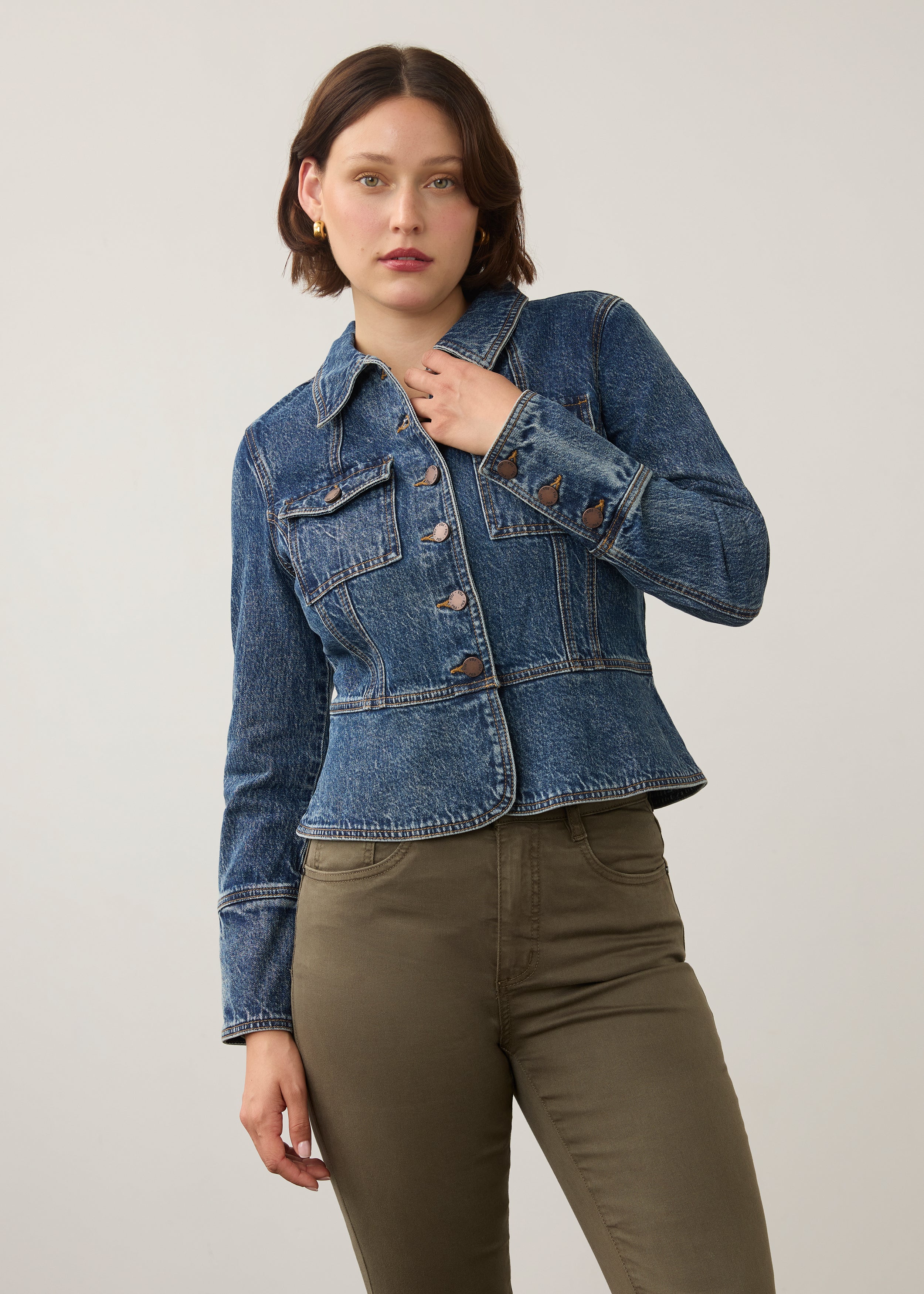 Front view of medium blue utility jacket with structured seams and flap pockets by French Dressing Jeans (FDJ) par French Dressing Jeans (FDJ)