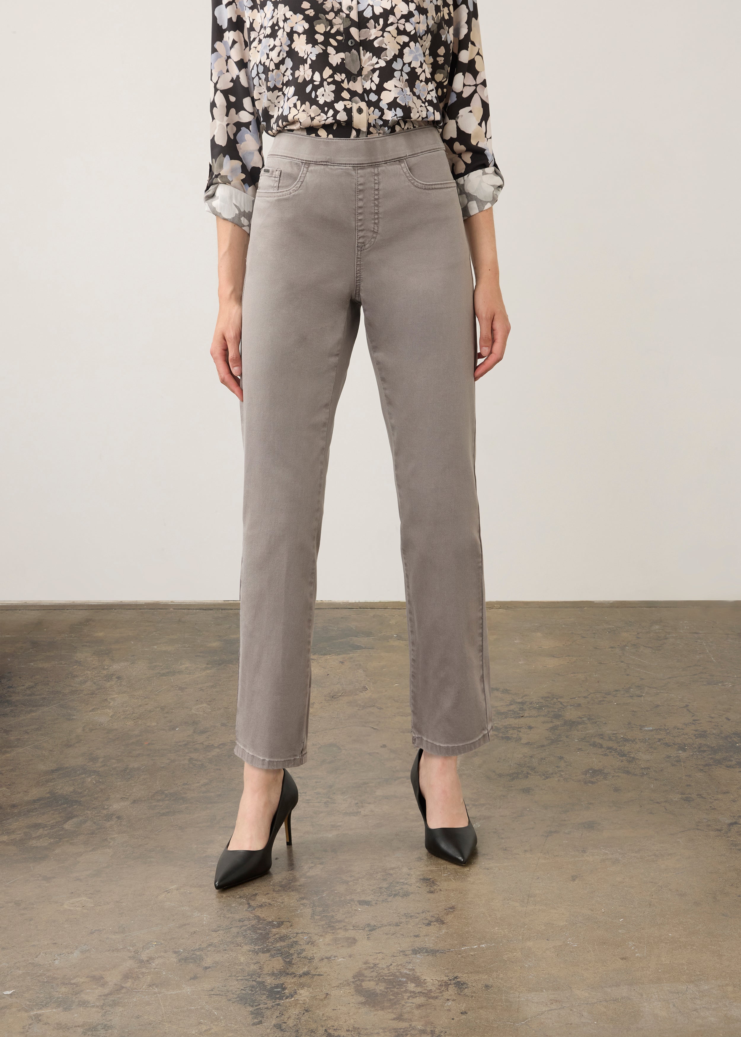 Front view of grey straight ankle denim with pull-on design and mid-rise waist by French Dressing Jeans (FDJ) par French Dressing Jeans (FDJ)
