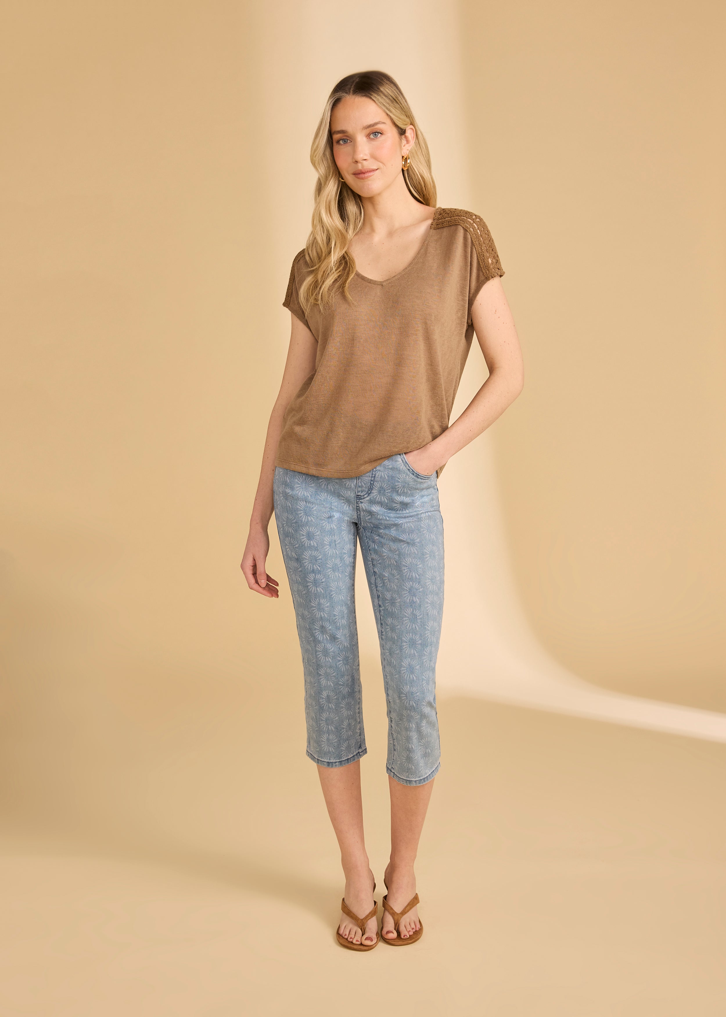 Full outfit with light medium floral print capri denim and beige top by French Dressing Jeans (FDJ)