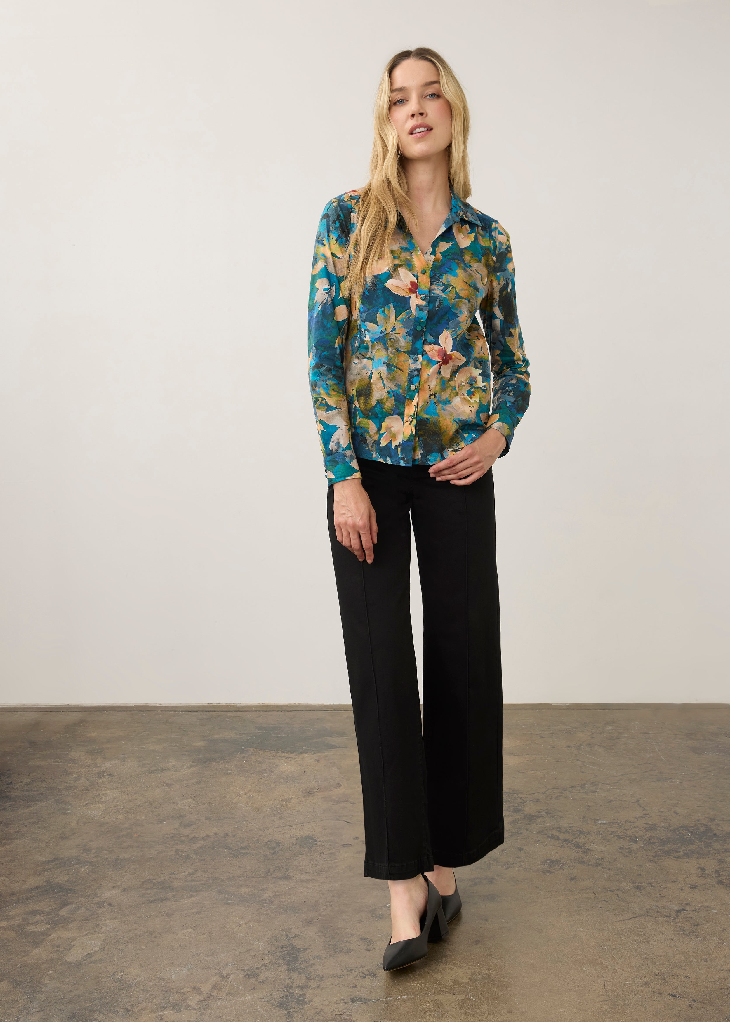 Full body shot of black wide leg denim styled with floral blouse by French Dressing Jeans (FDJ) par French Dressing Jeans (FDJ)