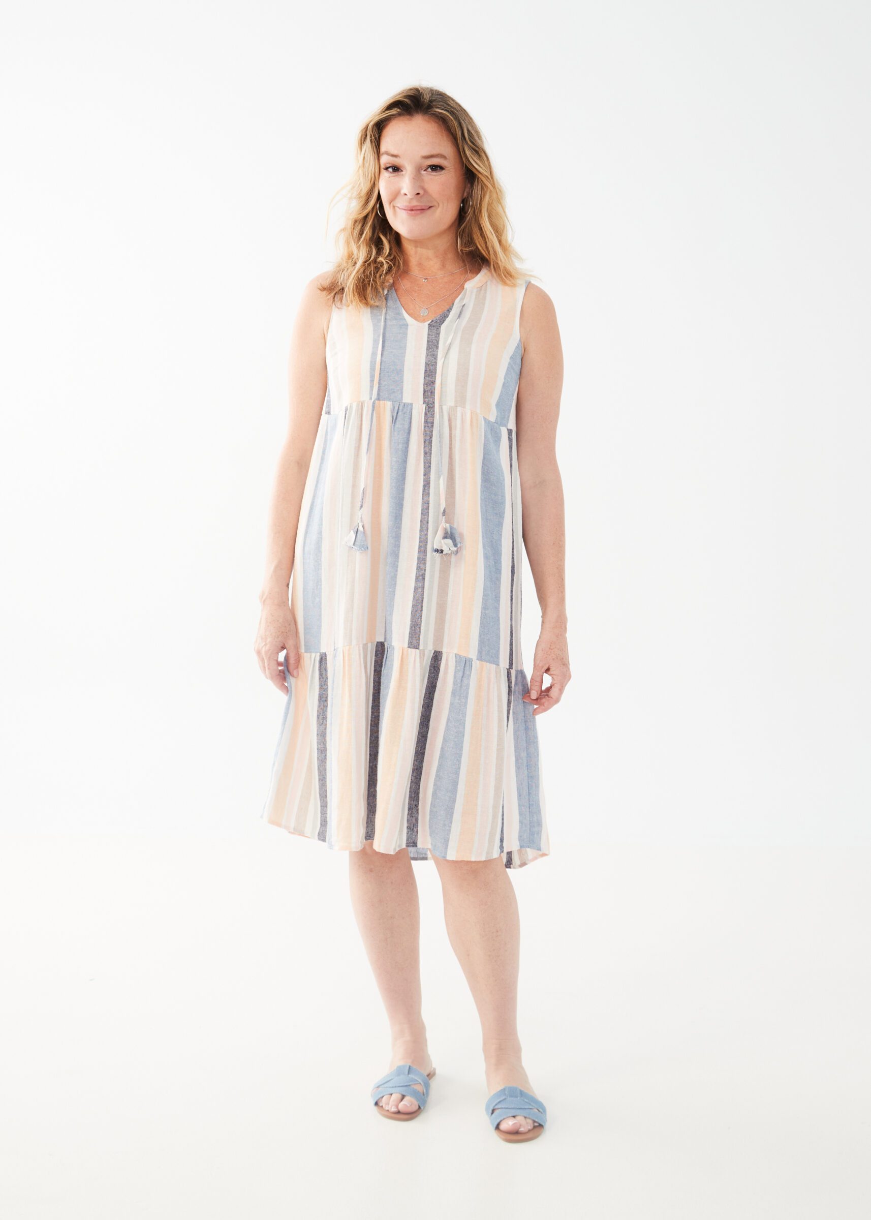 [:en]Sleeveless Tiered Linen-Blend Midi Dress[:fr]Robe midi sans manches en lin mÃ©langÃ©[:]